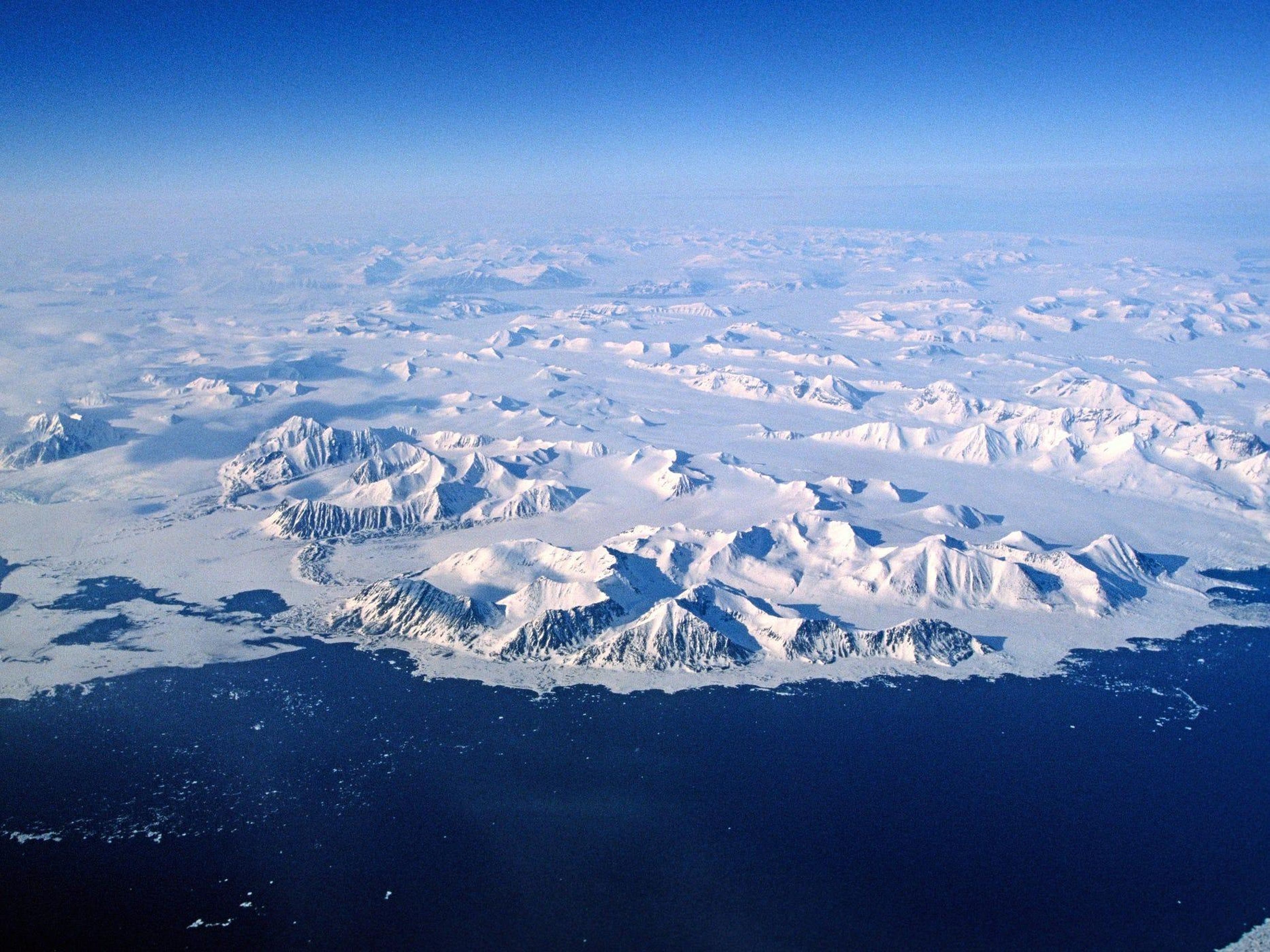 Svalbard se encuentra a 2.048 km de Oslo, la capital de Noruega.