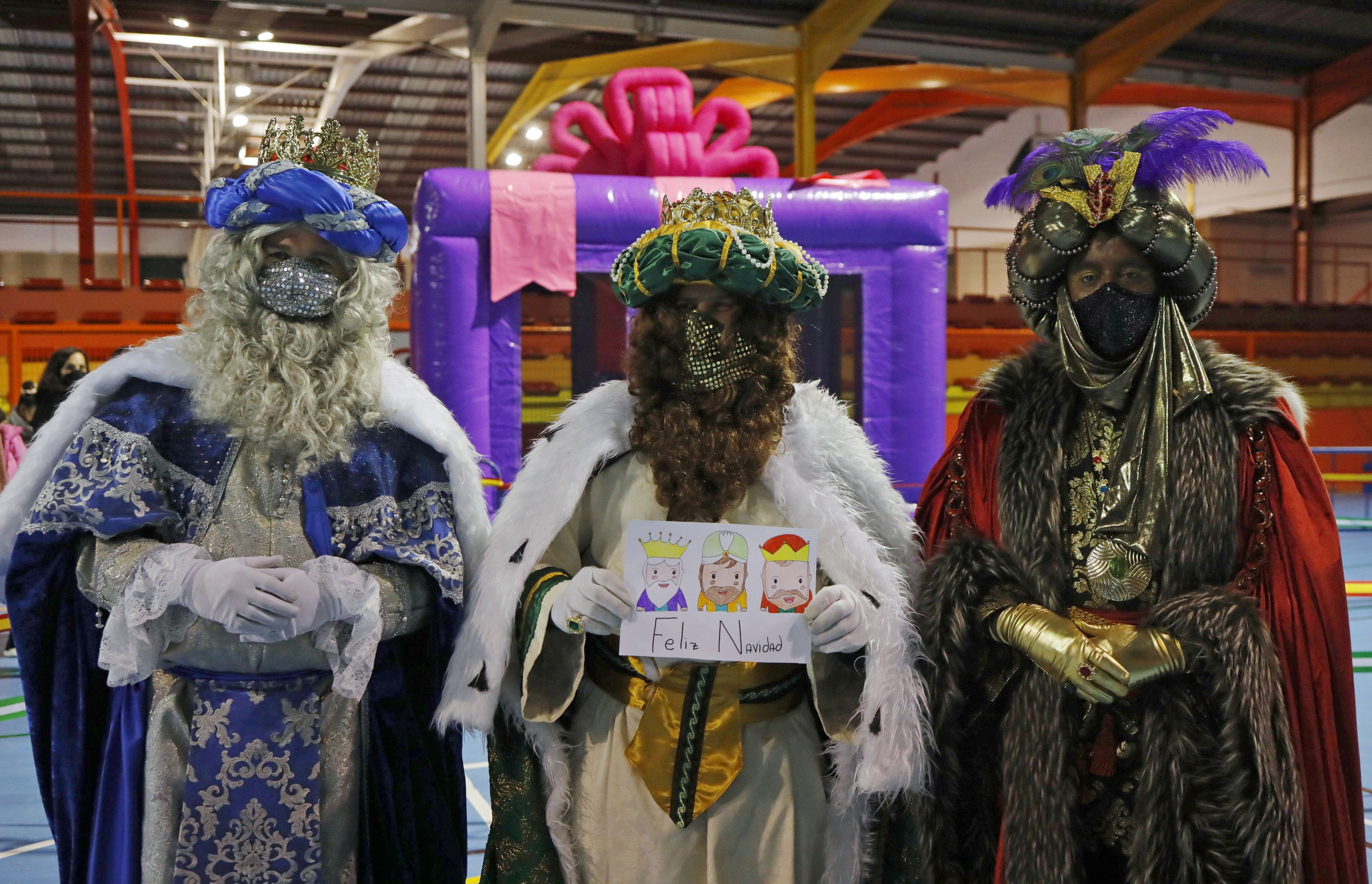 Los tres Reyes Magos con mascarilla
