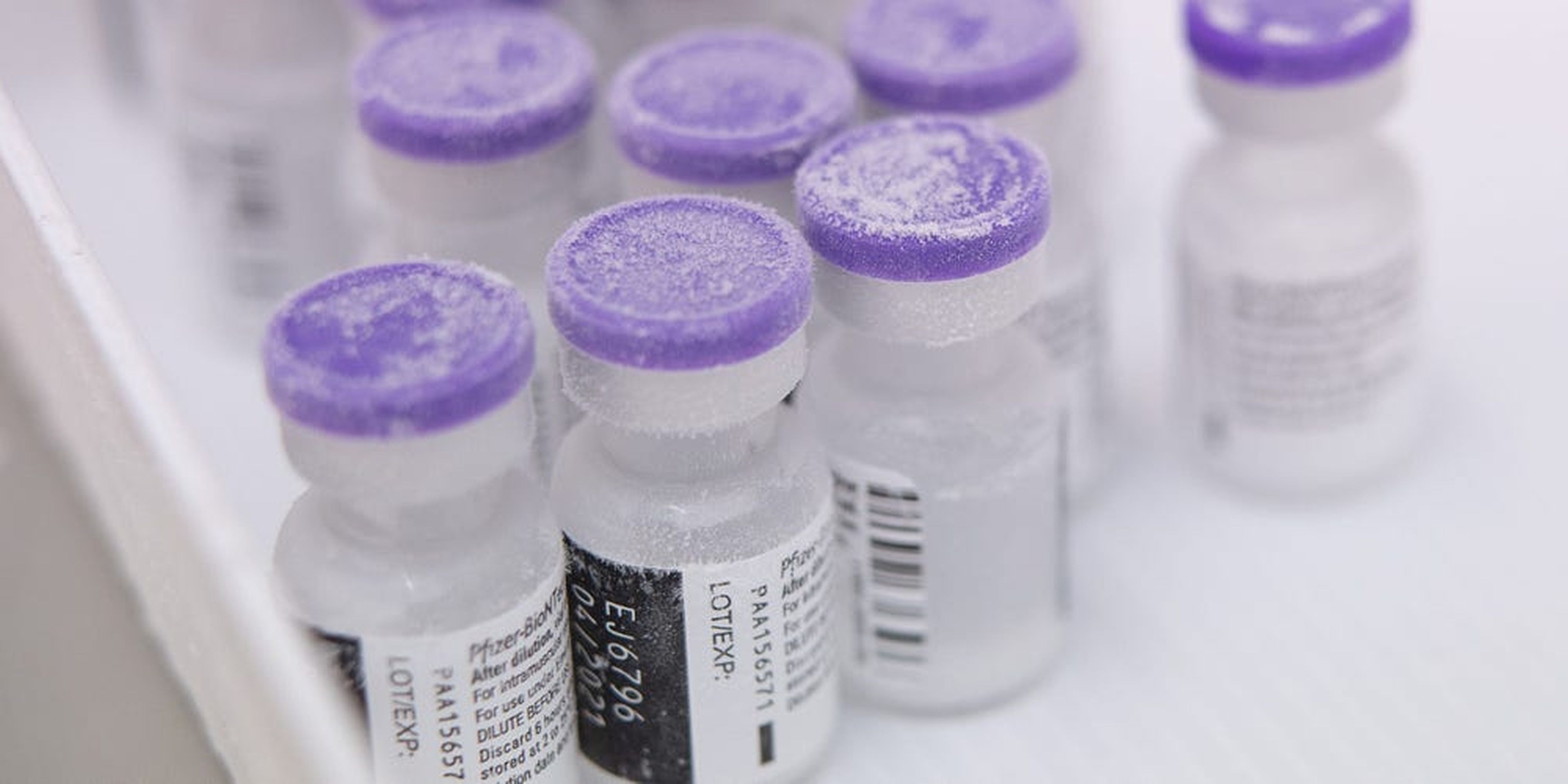 La vacuna contra el coronavirus de Pfizer y BioNTech parece eficaz contra las mutaciones, según un nuevo estudio.