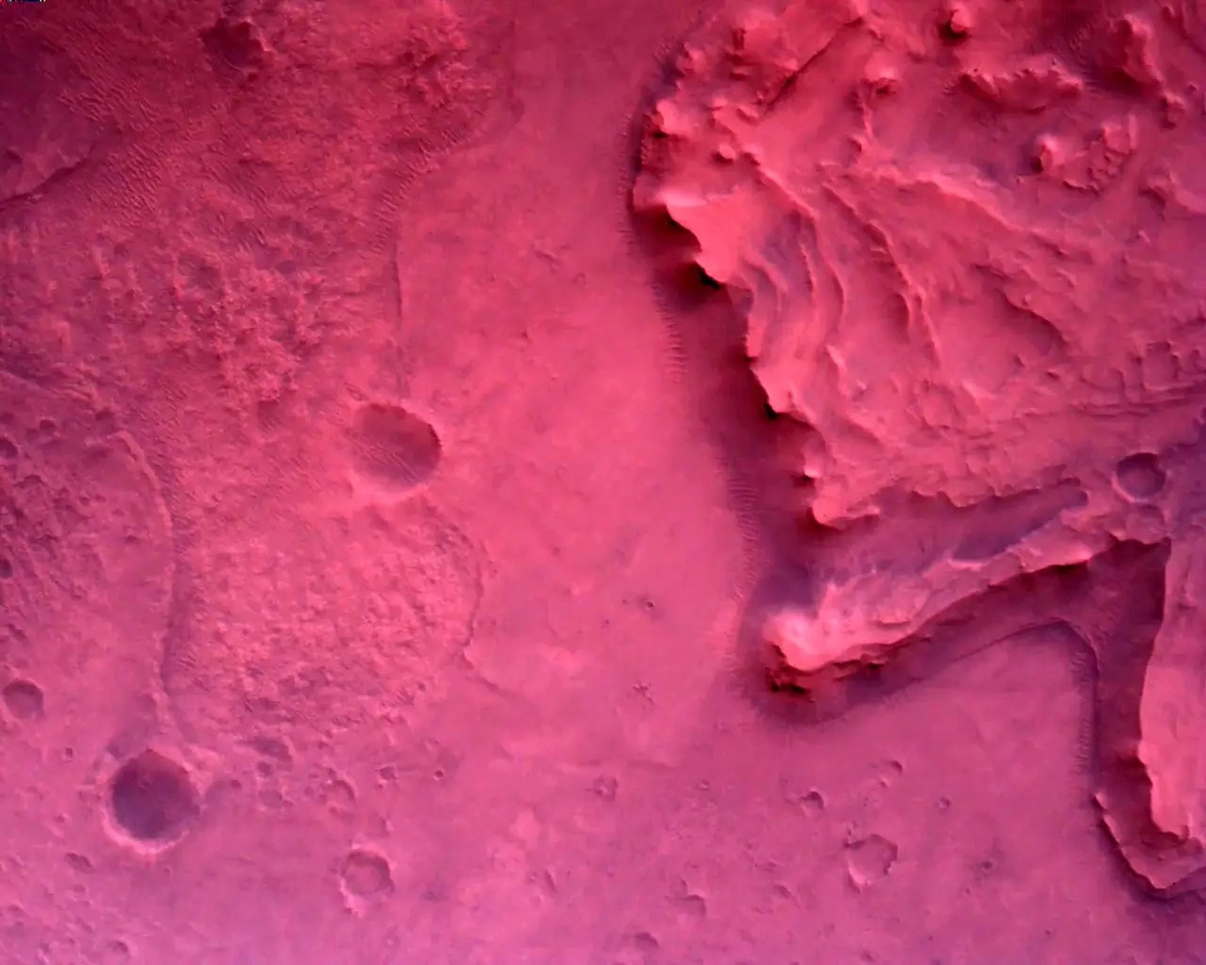Una cámara en la parte inferior del rover Mars Perseverance de la NASA adquirió esta imagen durante el descenso el 18 de febrero de 2021. No se ha corregido el color.