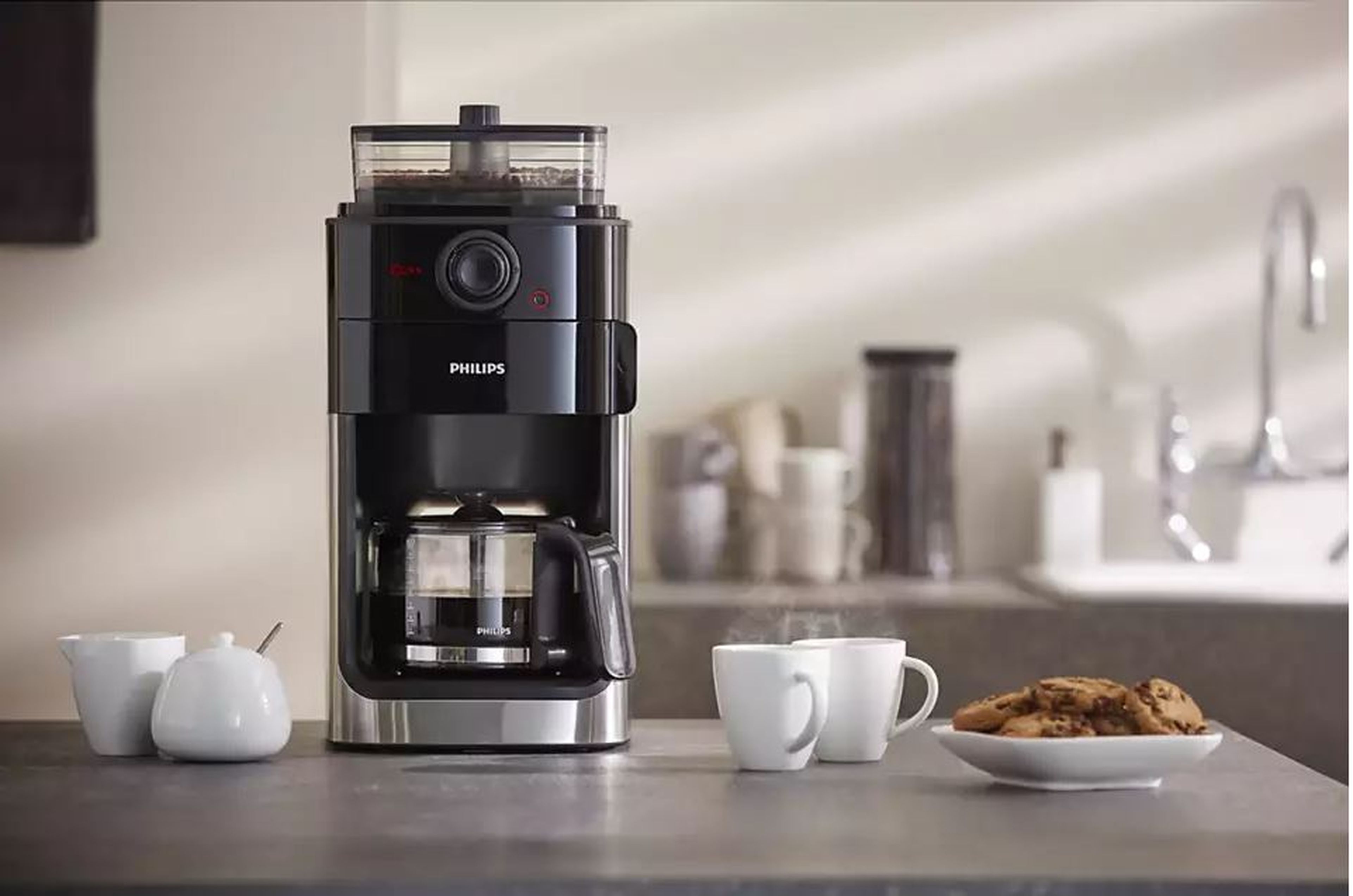 Mejor café y mejor aroma con esta cafetera Philips con molinillo