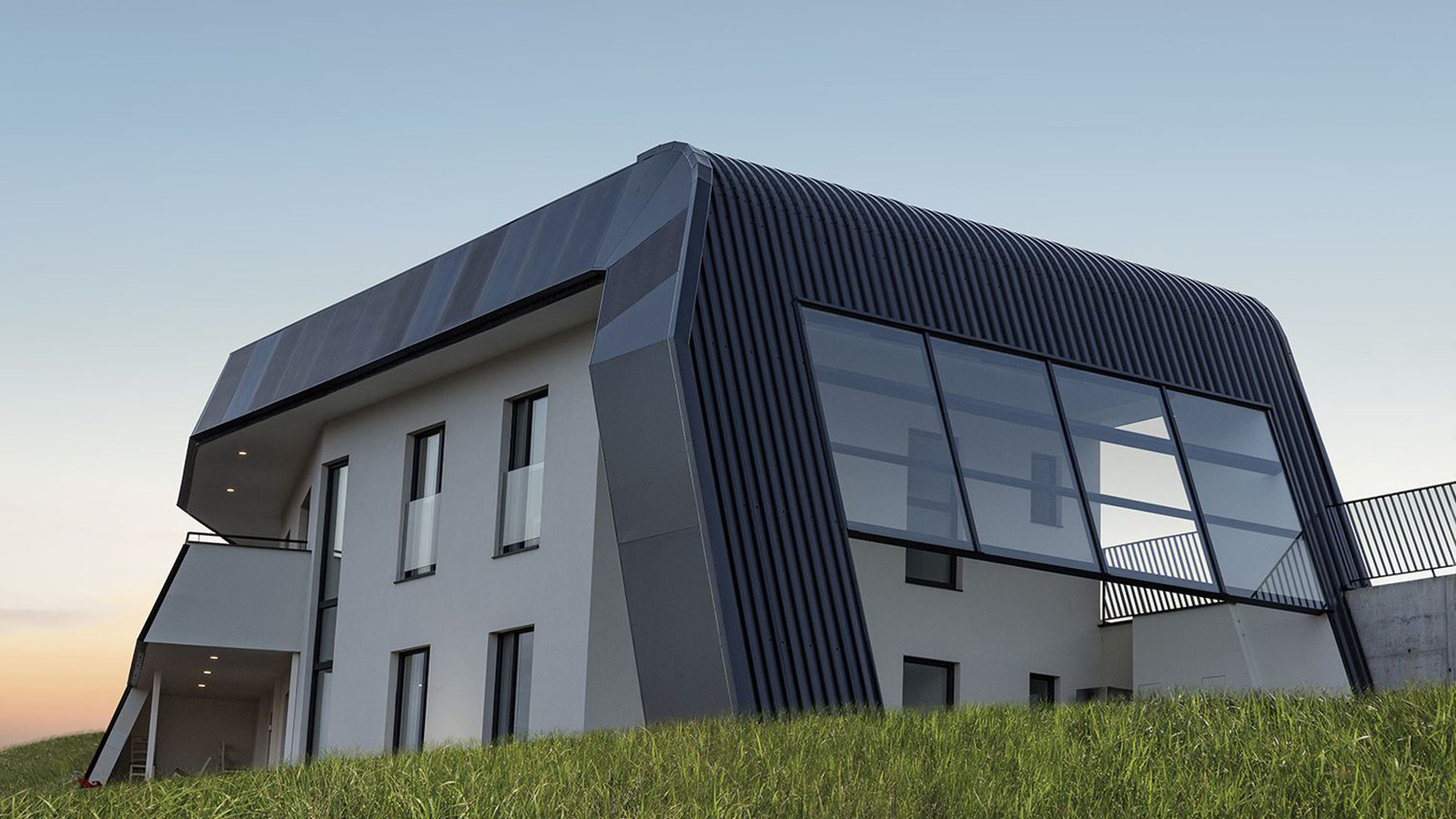 Casa 100% desconectada que genera cero emisiones y es capaz de captar luz solar en días nublados