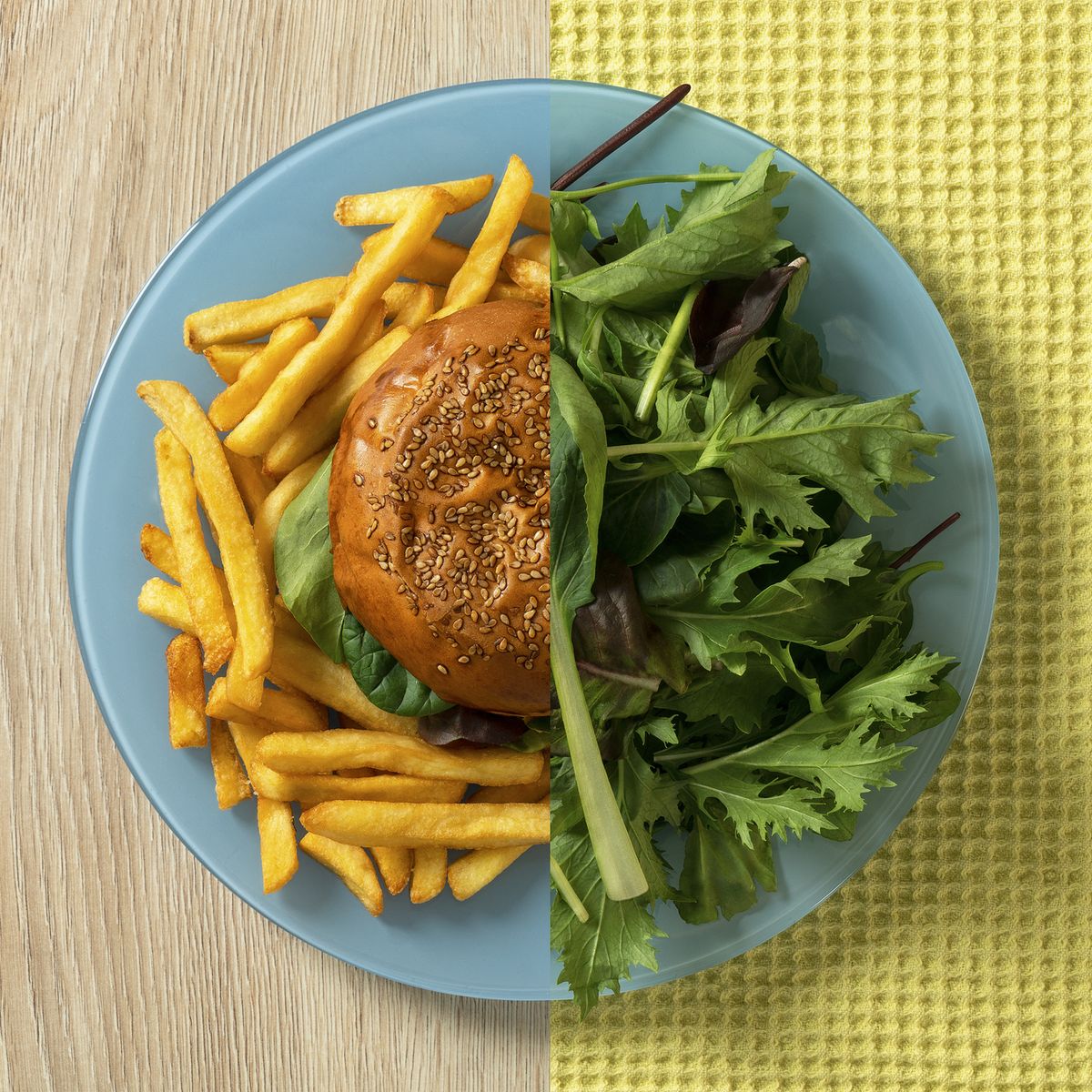 Ensaladas preparadas con más calorías que una hamburguesa