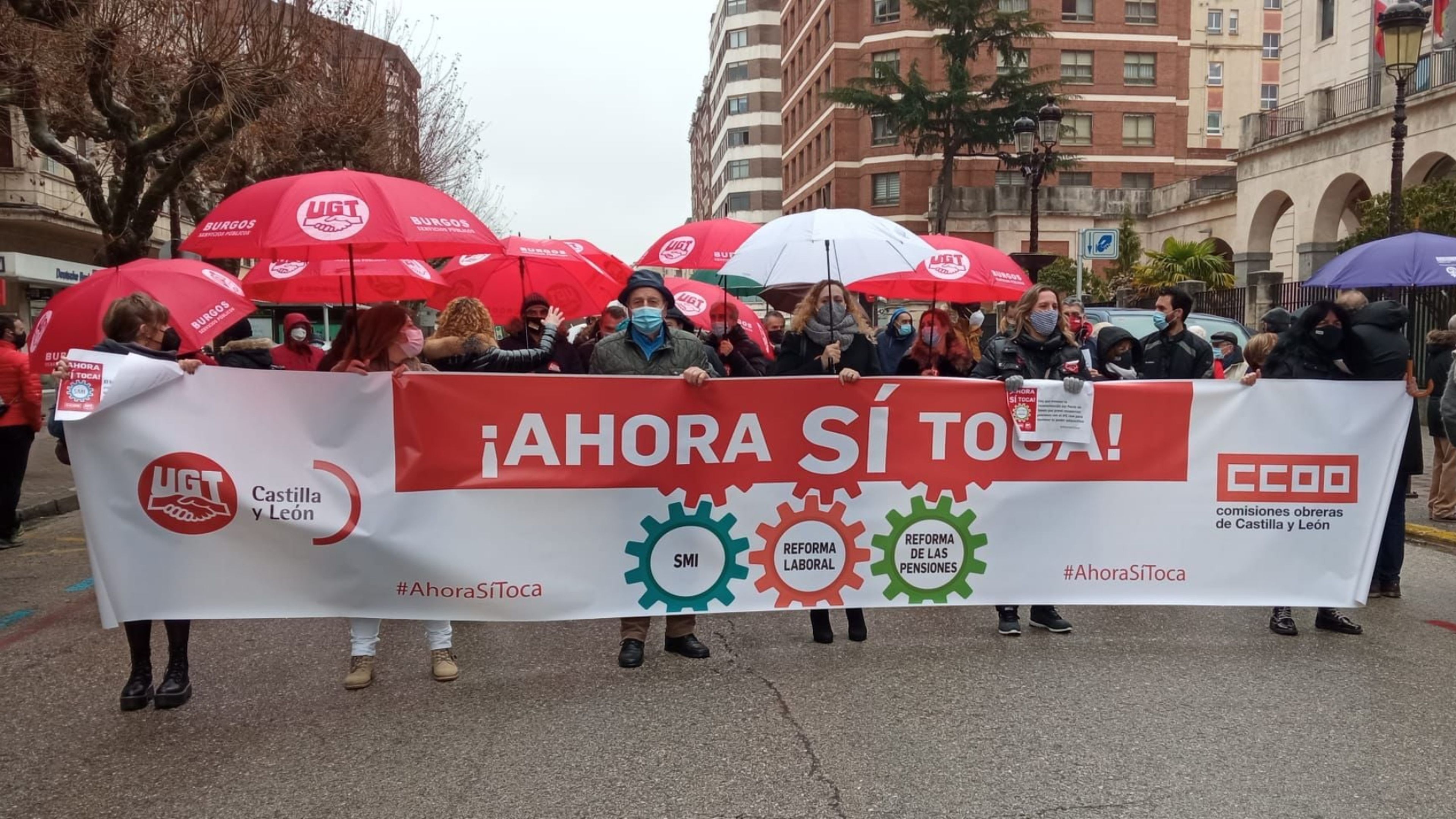 Protestas de UGT y CCOO en Valladolid para reclamar al Gobierno la reforma de las pensiones, la subida del salario mínimo y la derogación de la reforma laboral