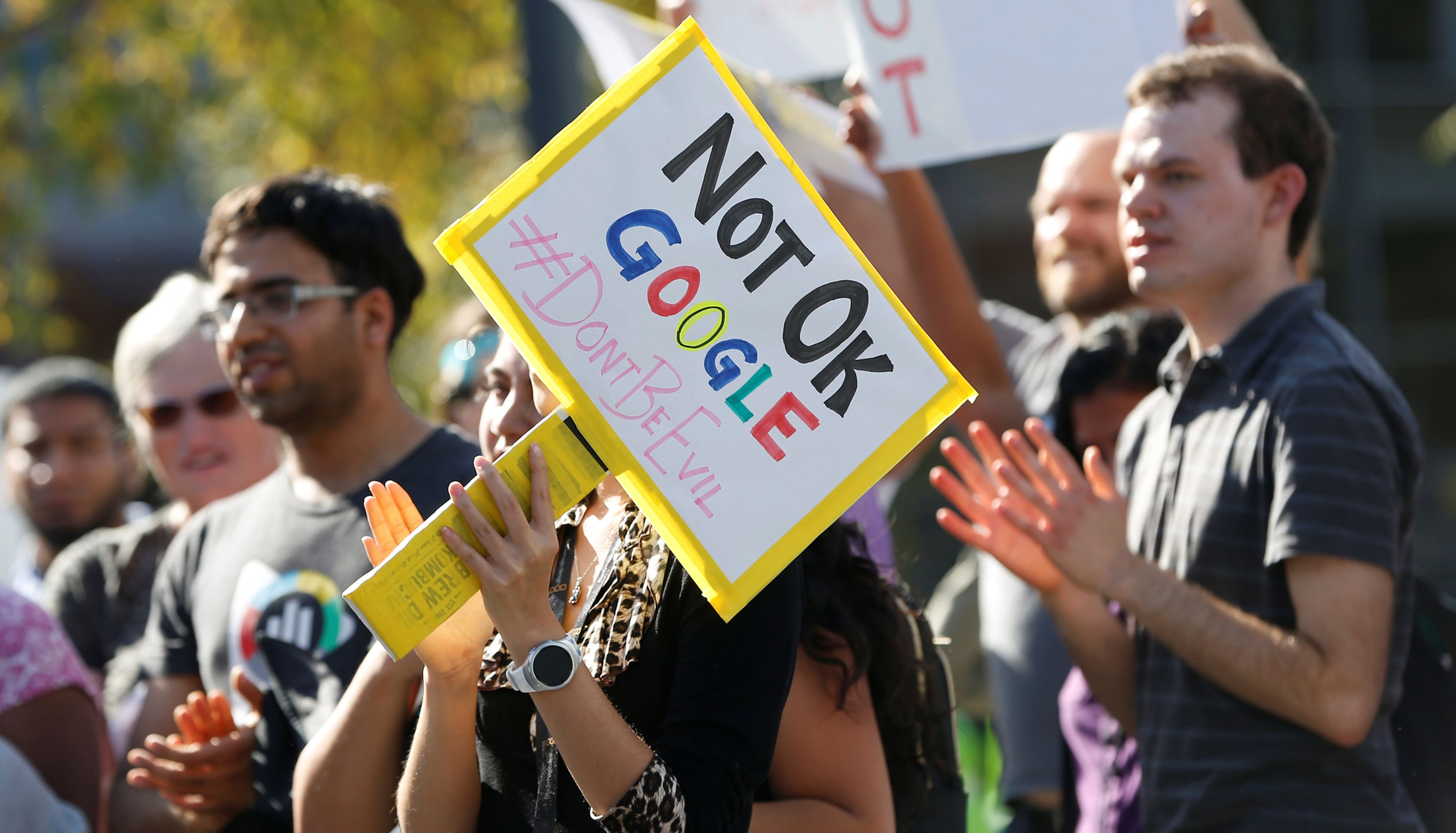 Trabajadores de Google, durante una concentración contra el acoso en la compañía