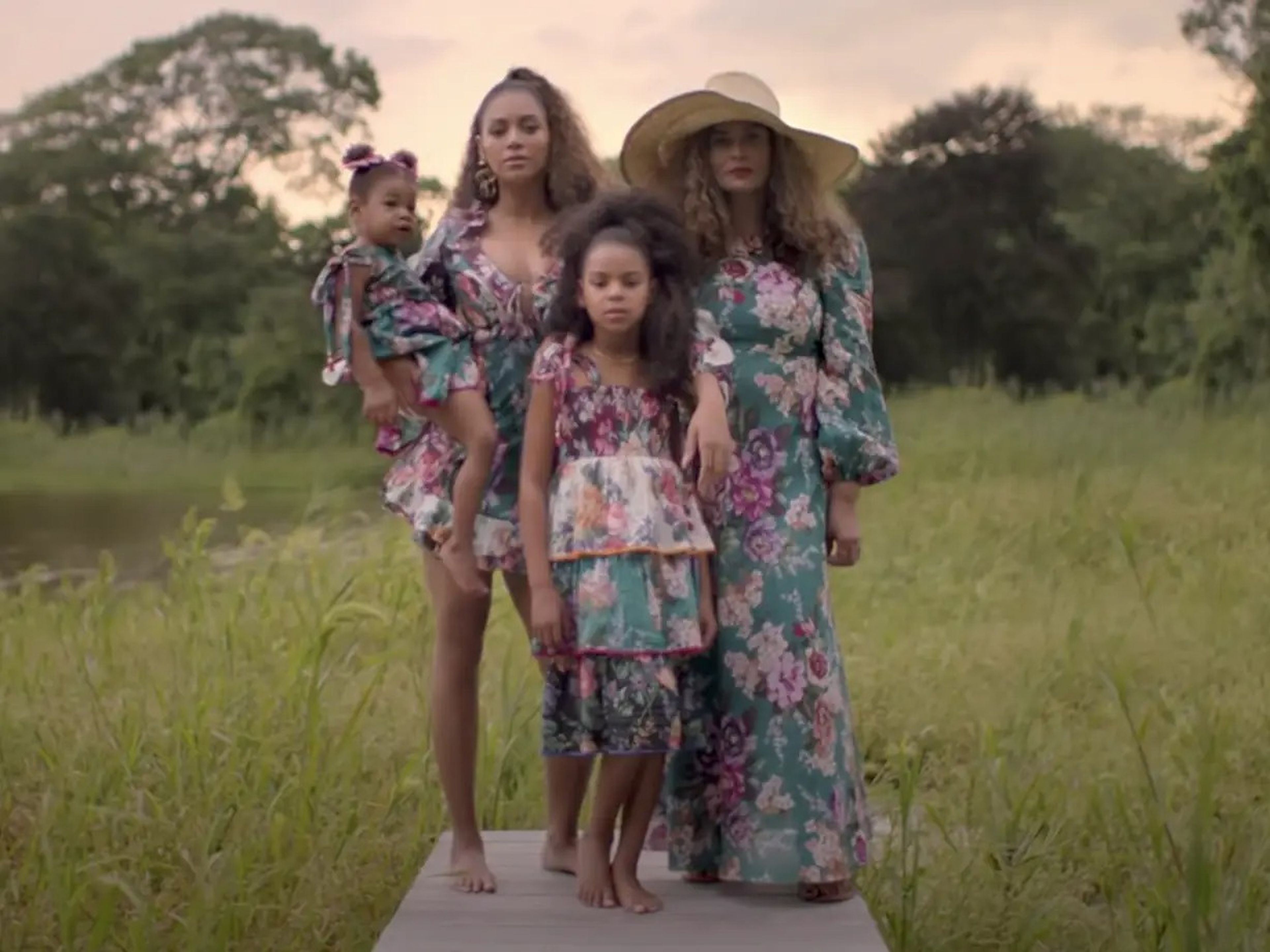 Beyoncé y su familia en el vídeo musical 'Brown Skin Girl.