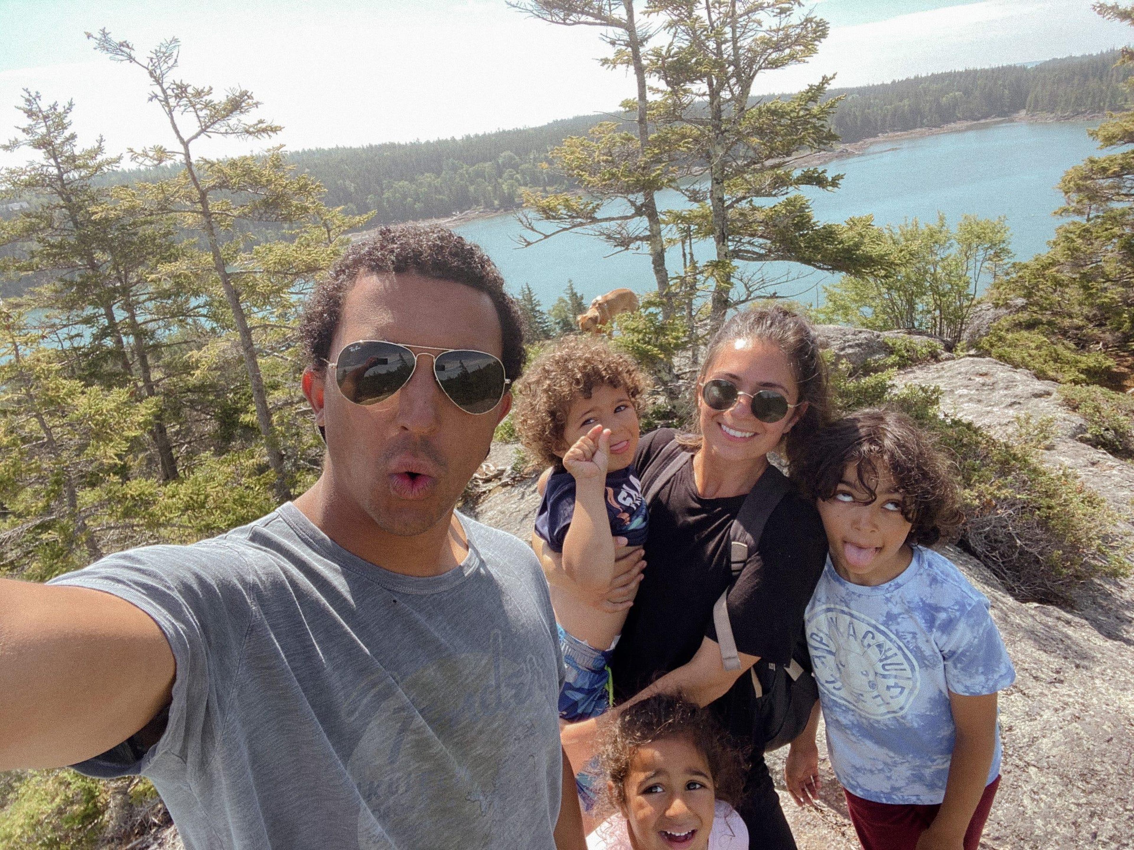 Samantha Kali, su marido, Aaron, y sus 3 hijos llevan desde 2019 viviendo en un barco.