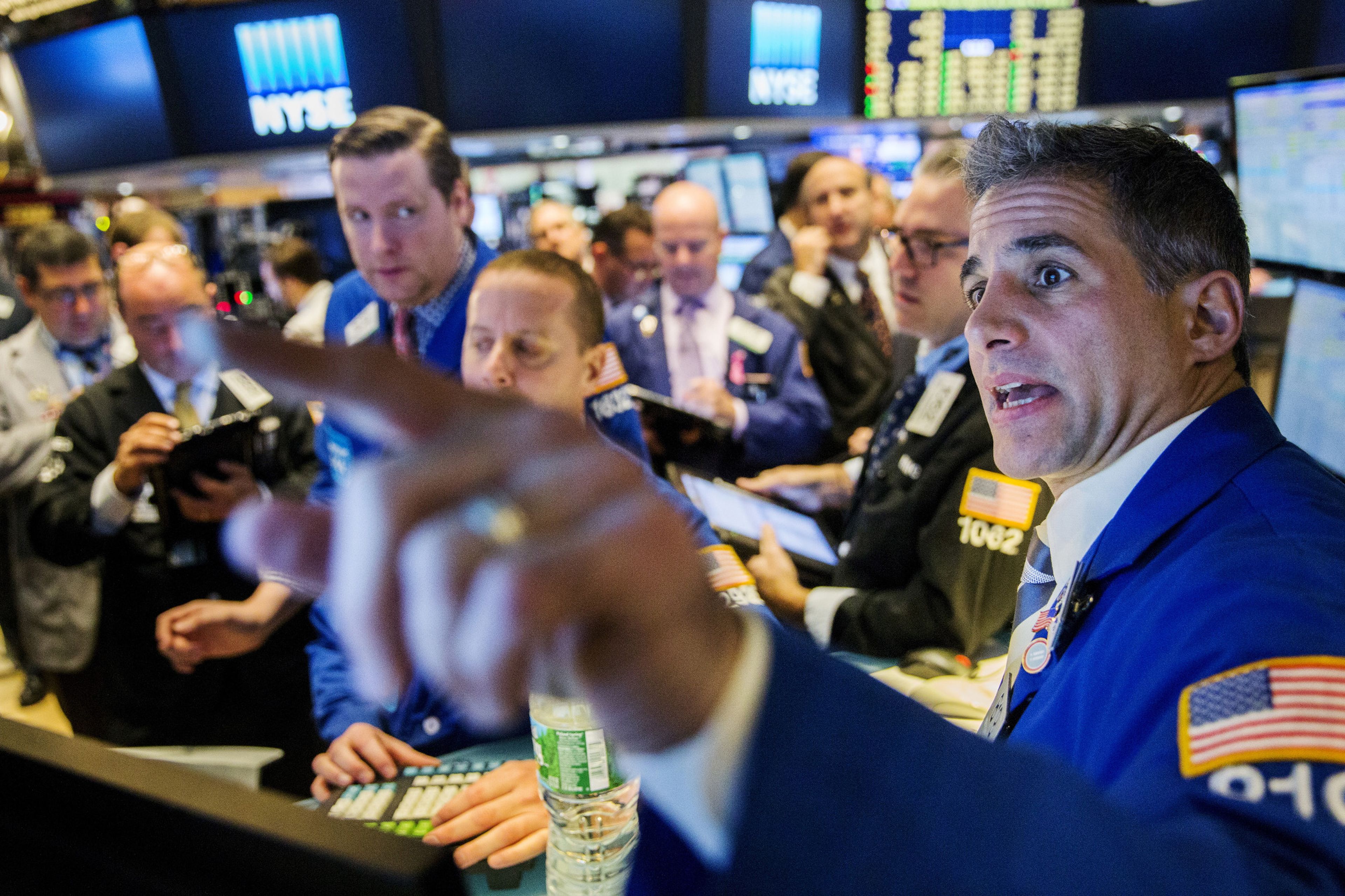 Traders en la Bolsa de Valores de Nueva York poco después de la campana de apertura, en octubre de 2015.