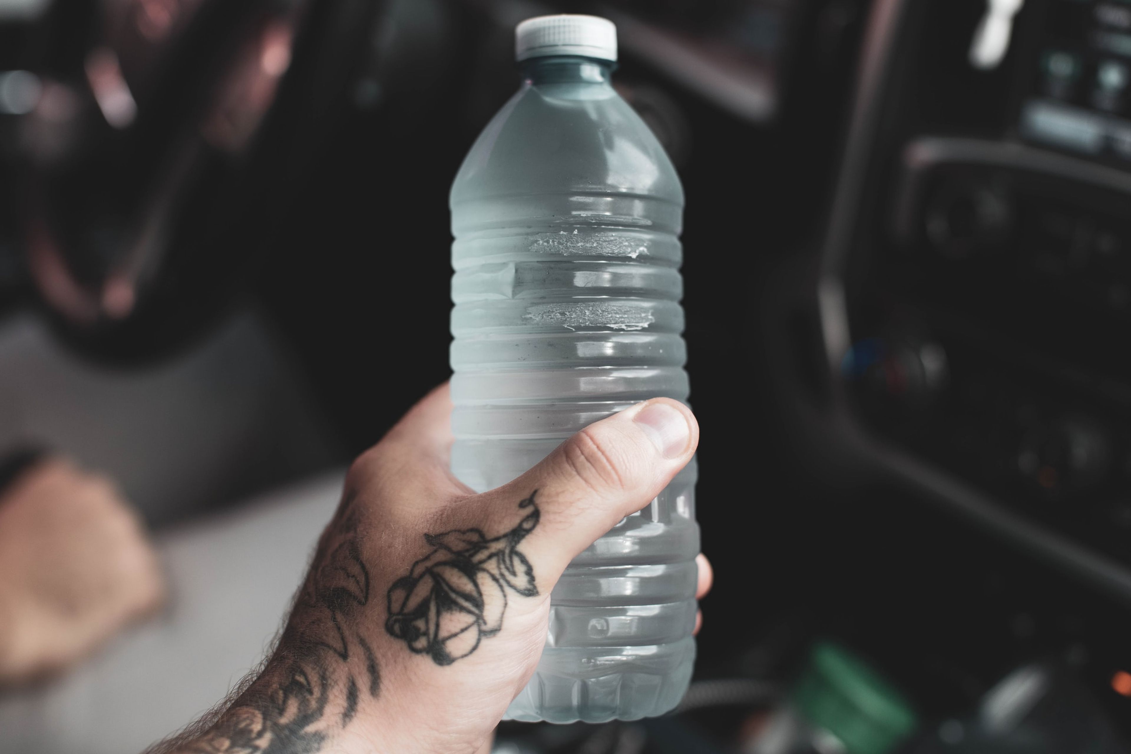 botella de agua de plástico