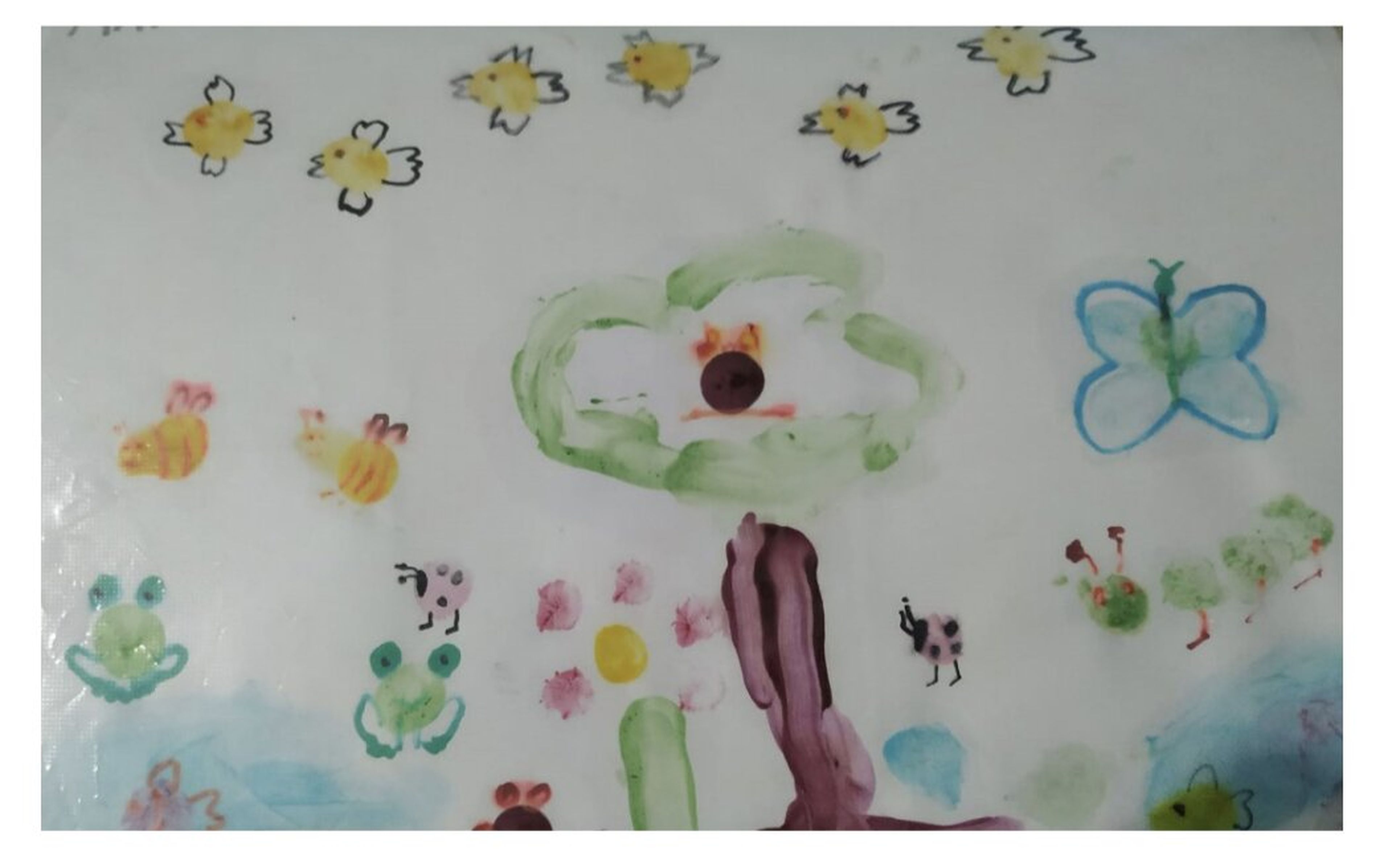 Dibujo de Mario, 4 años. "Aparecen varios elementos como mariposas y pájaros que hablan de la necesidad de imaginar y fantasear".