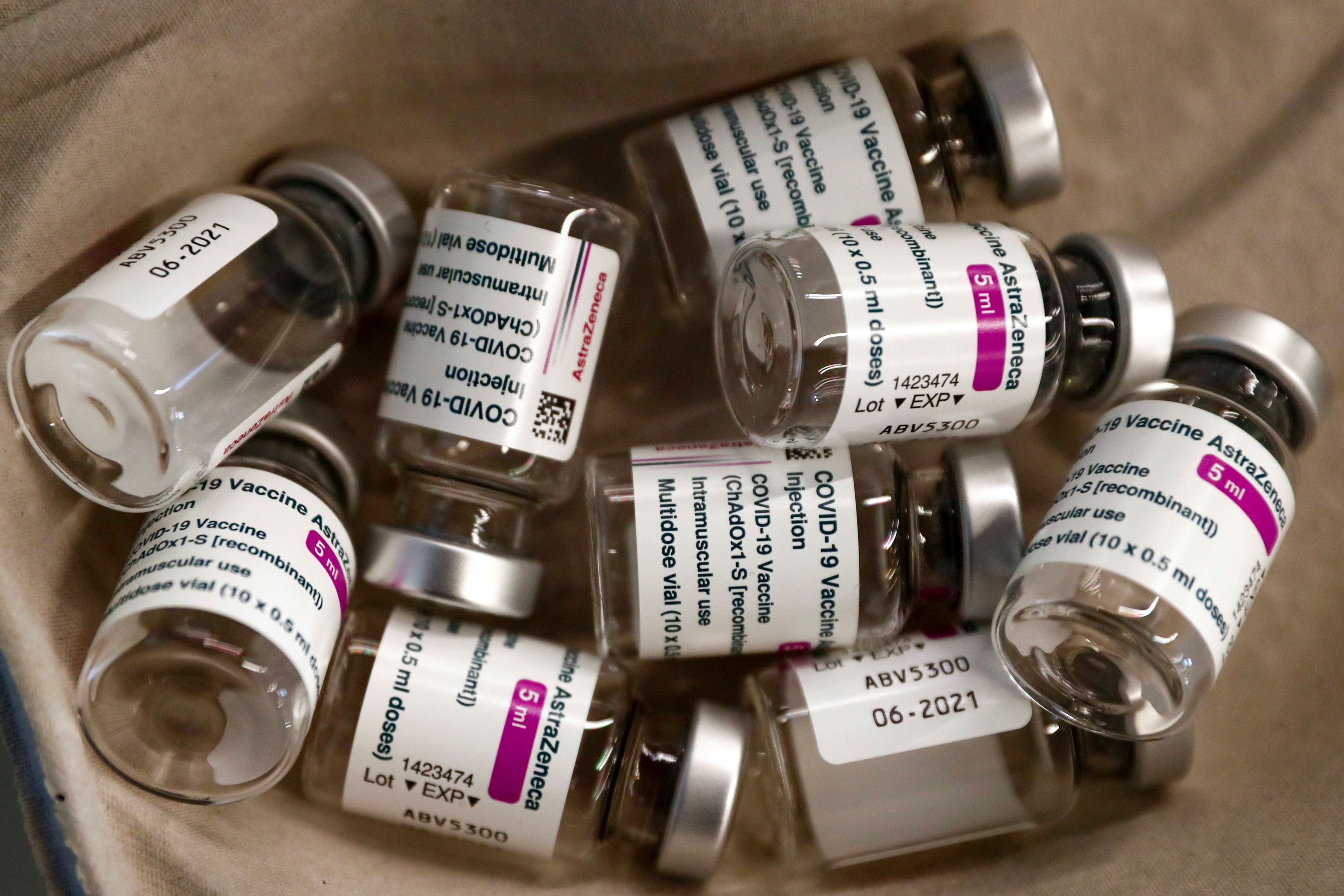 Dosis de la vacuna de AstraZeneca y la Universidad de Oxford.