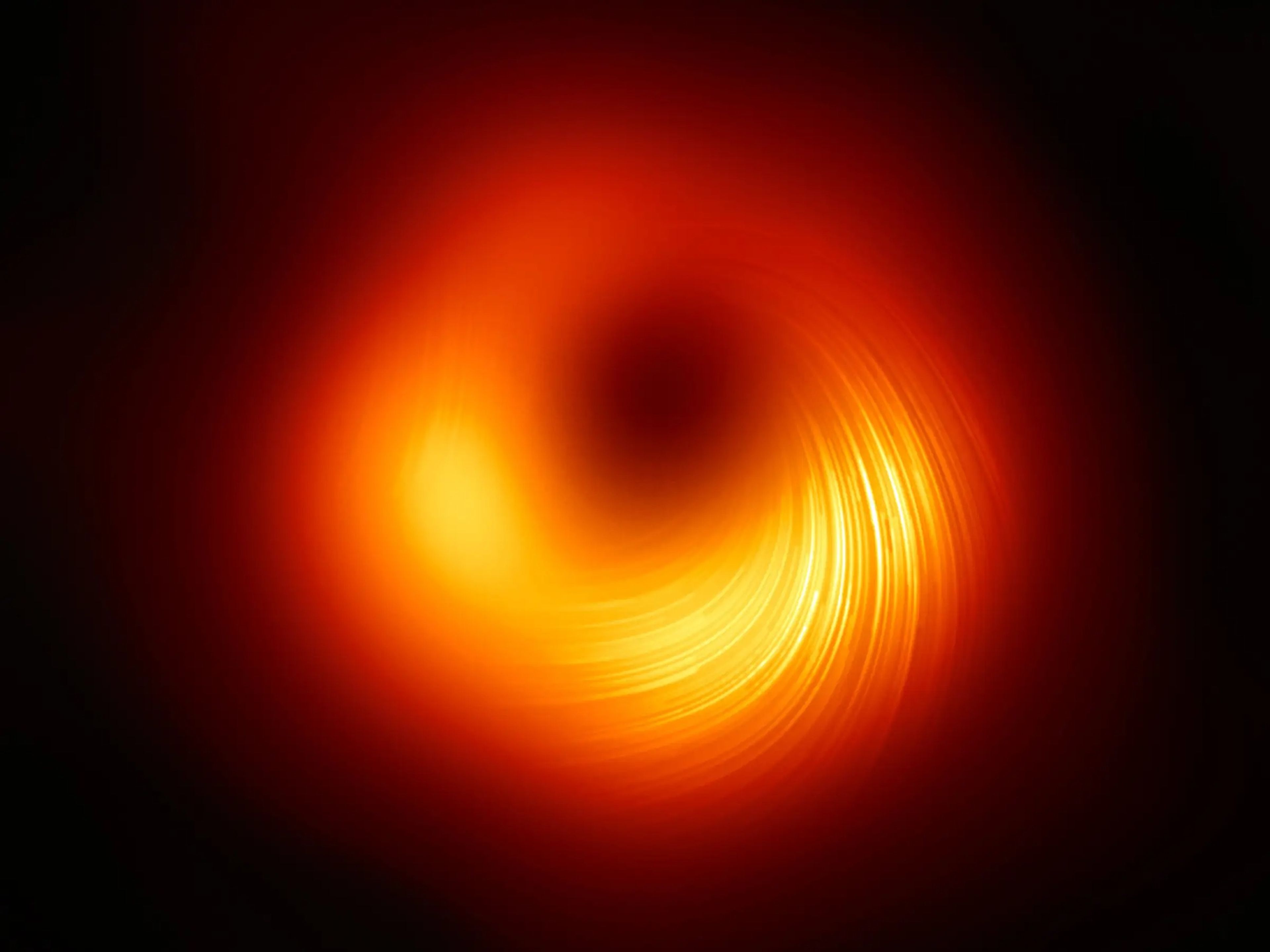 Una vista del agujero negro supermasivo M87, en luz polarizada.