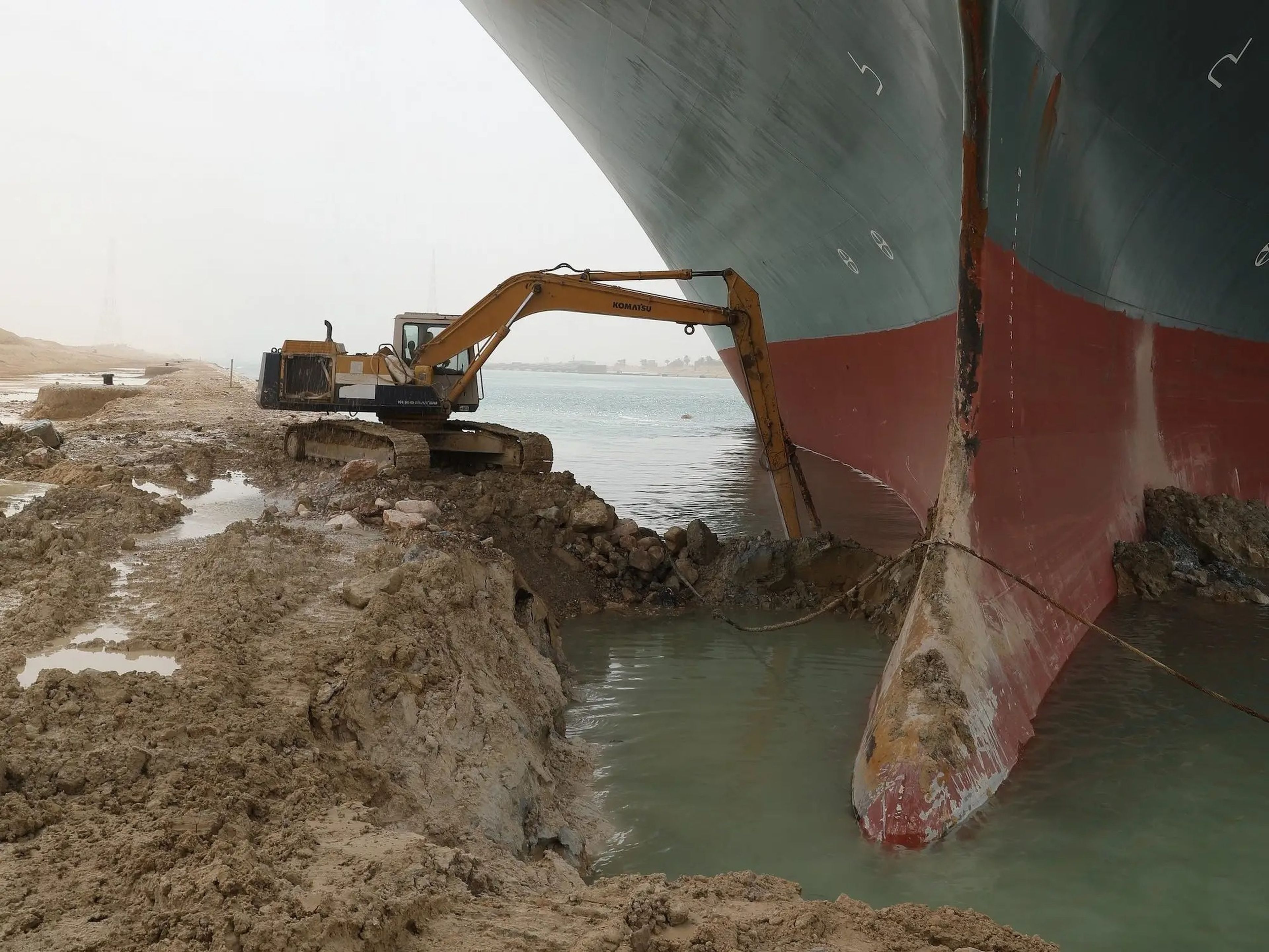 The Ever Given, atrapado en el Canal de Suez, Egipto, a jueves 25 de marzo de 2021.