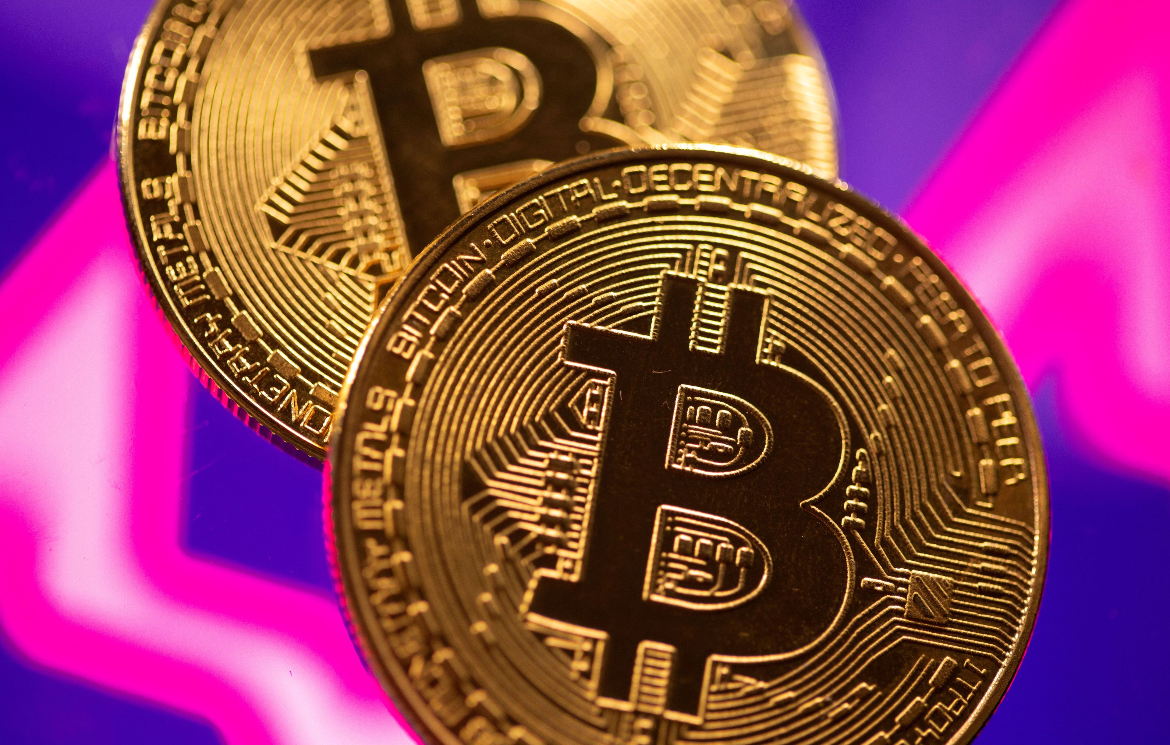 Ilustración de monedas de bitcoin.