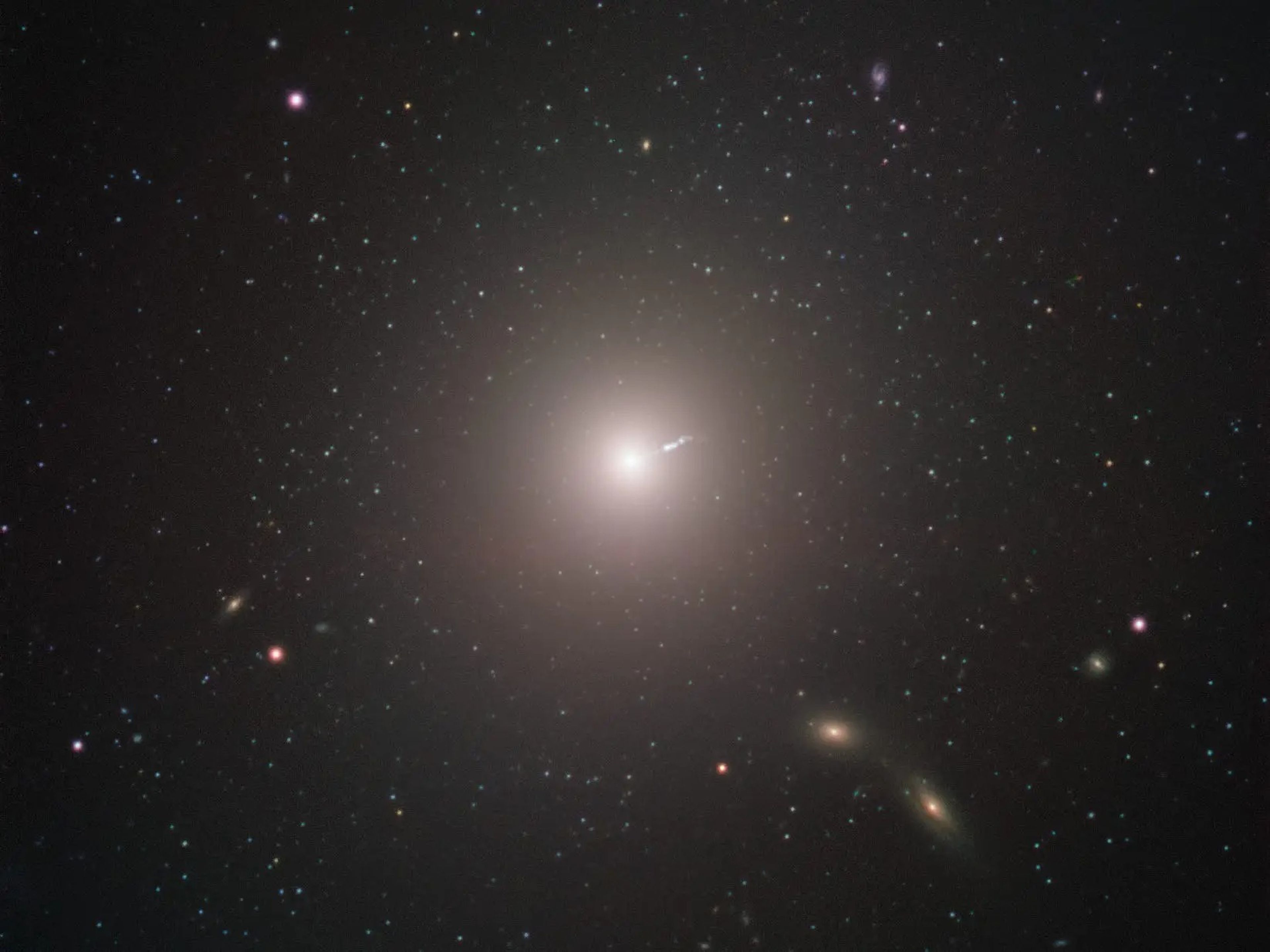 Messier 87 visto a través de un telescopio.