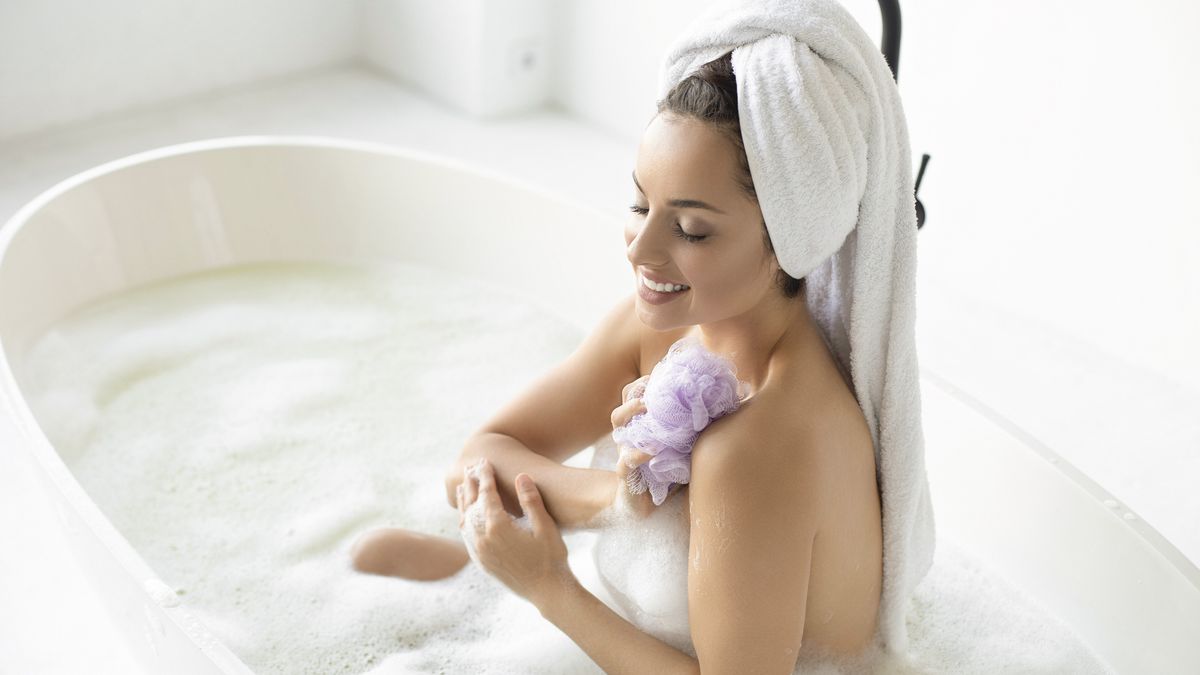 Por qué usar esponjas de baño puede ser peligroso para tu salud
