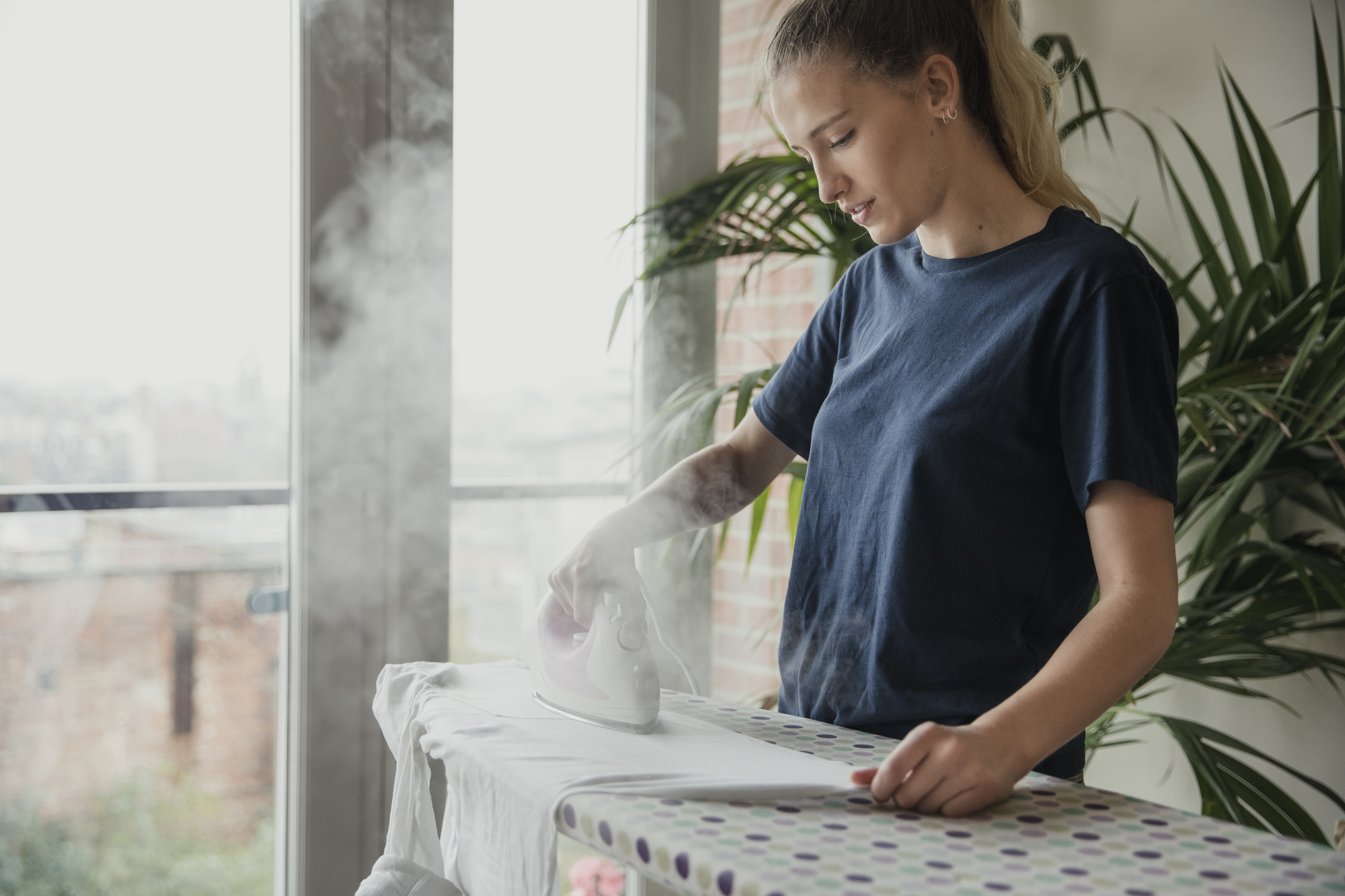 El truco viral para quitar las arrugas de la ropa sin usar la plancha |  Business Insider España