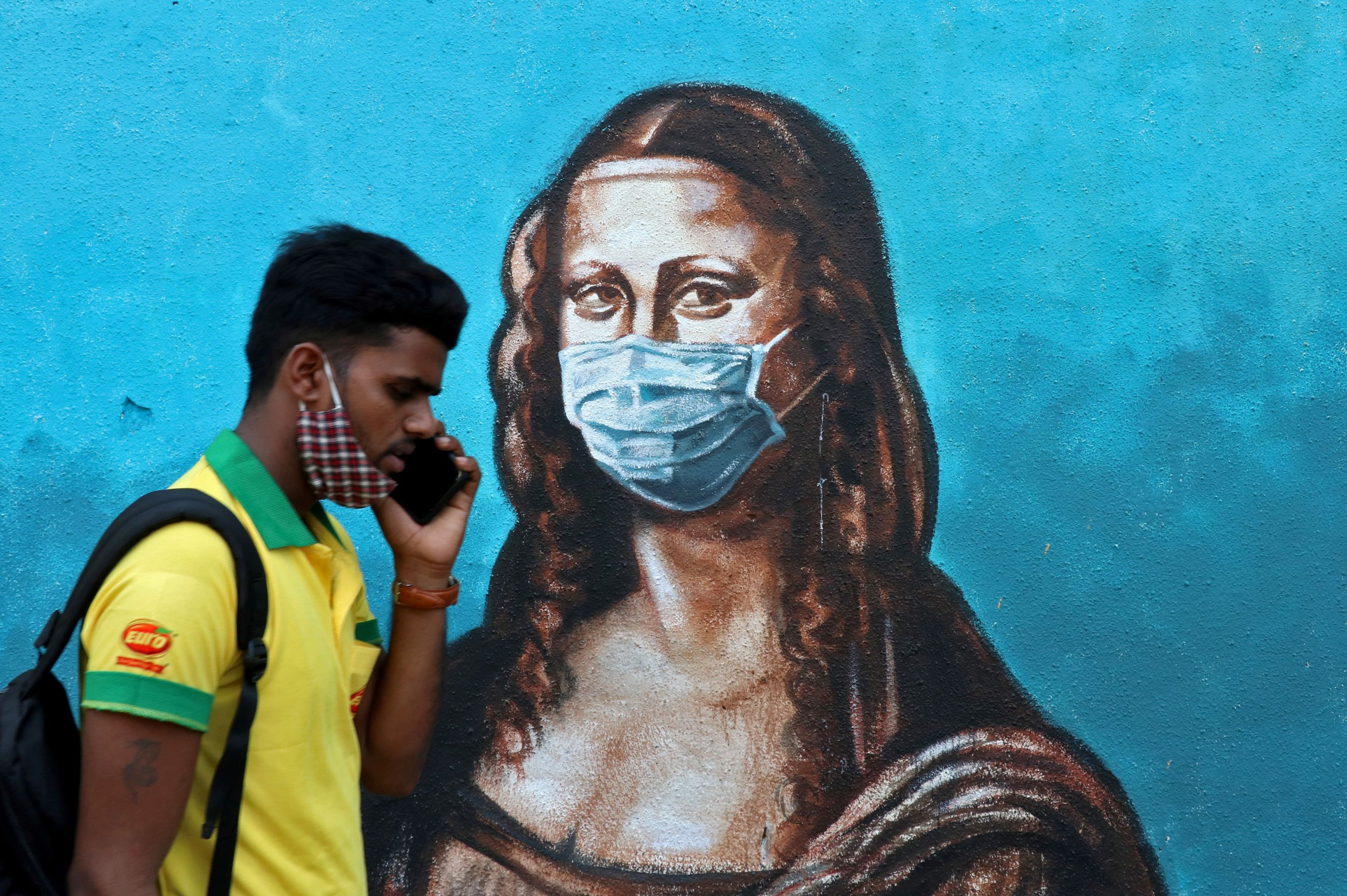 Mural con la Mona Lisa en medio de la pandemia del coronavirus