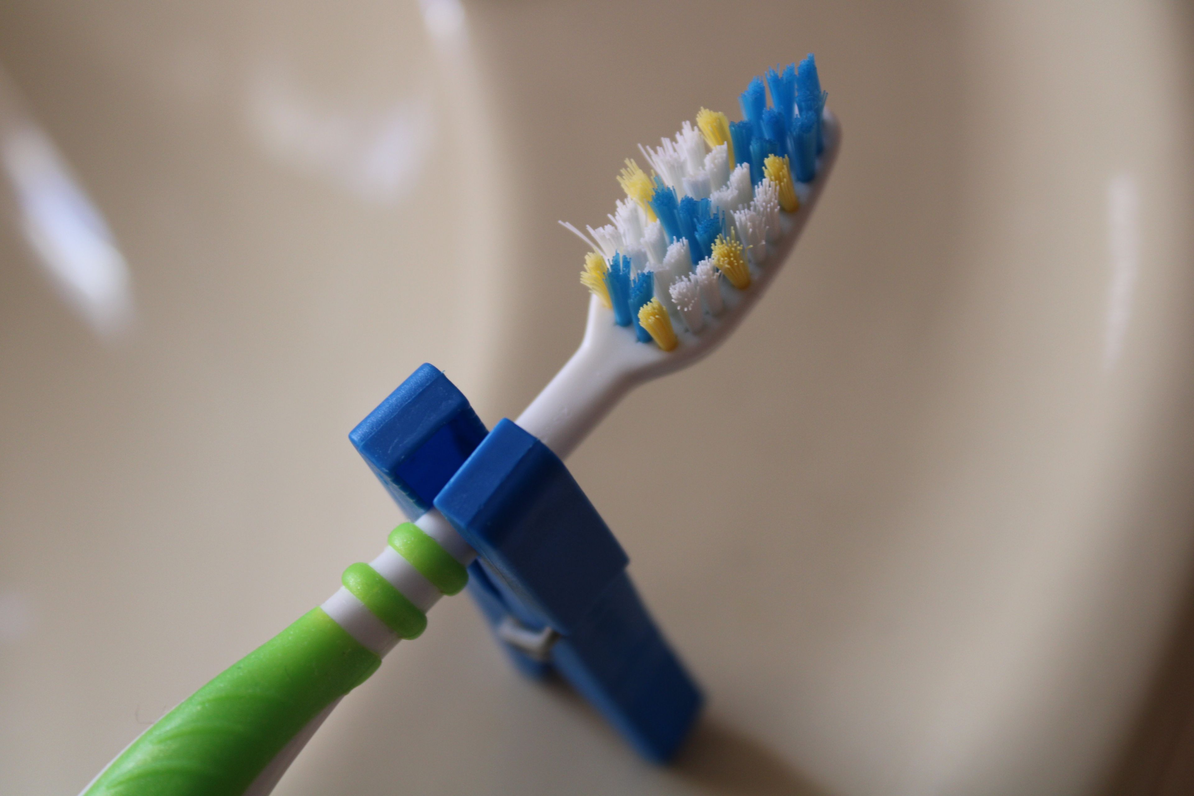 Pinza cepillo dientes