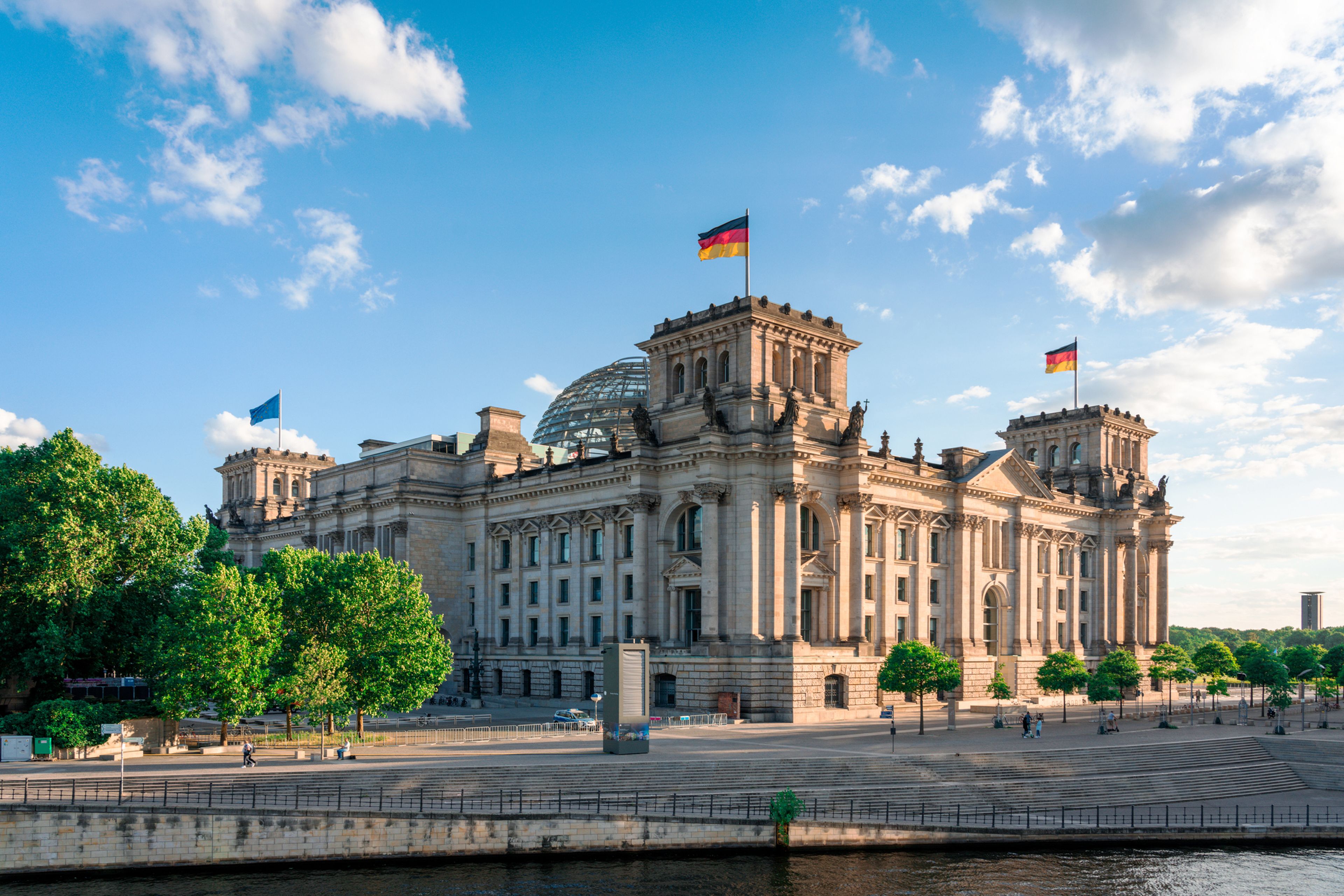 Reichstag y distrito gubernamental en Berlín.