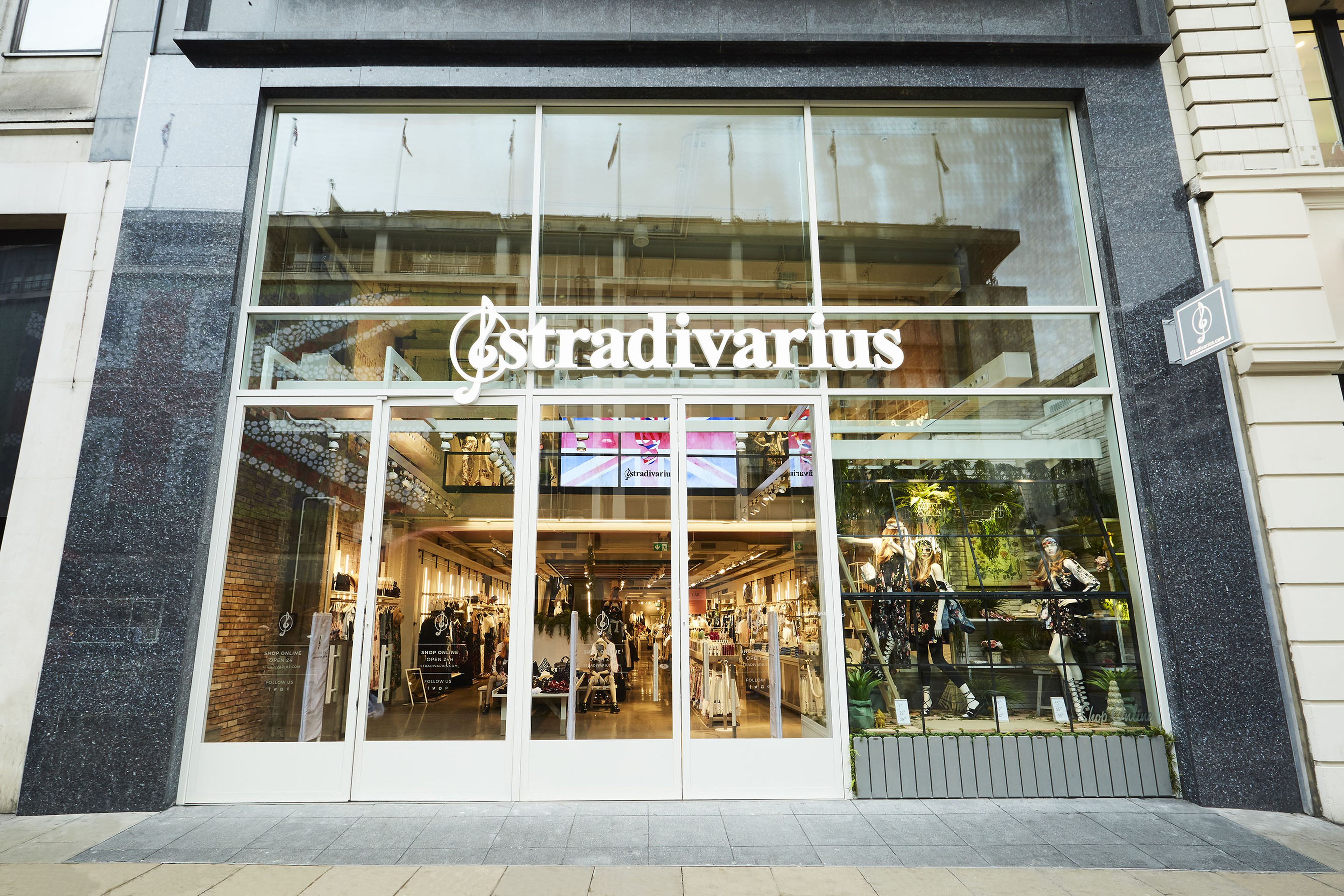 En imagen, tienda Stradivarius.