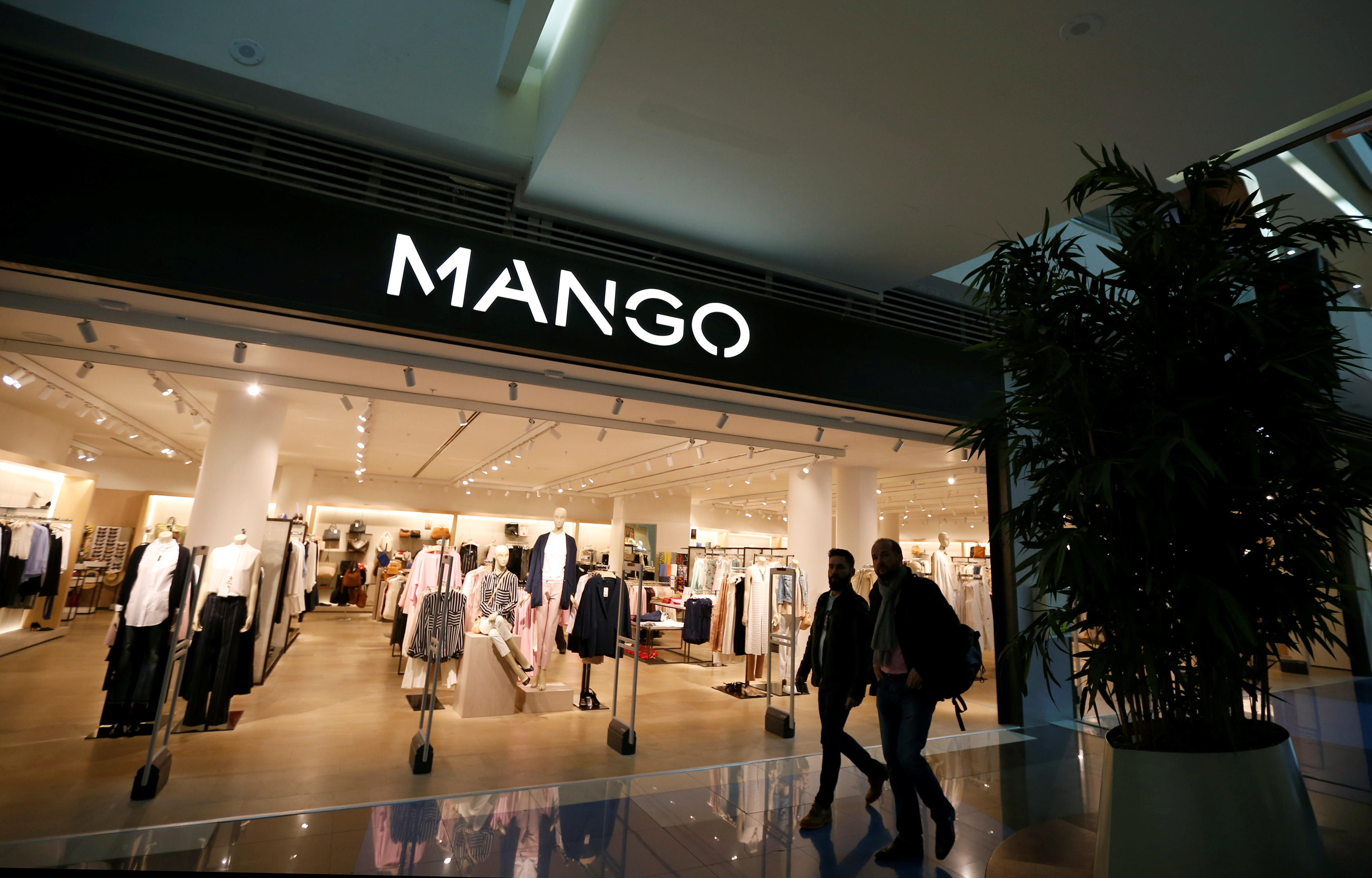 11 ofertas de Mango Outlet por menos 11 euros con los que ahorrar. | Business Insider