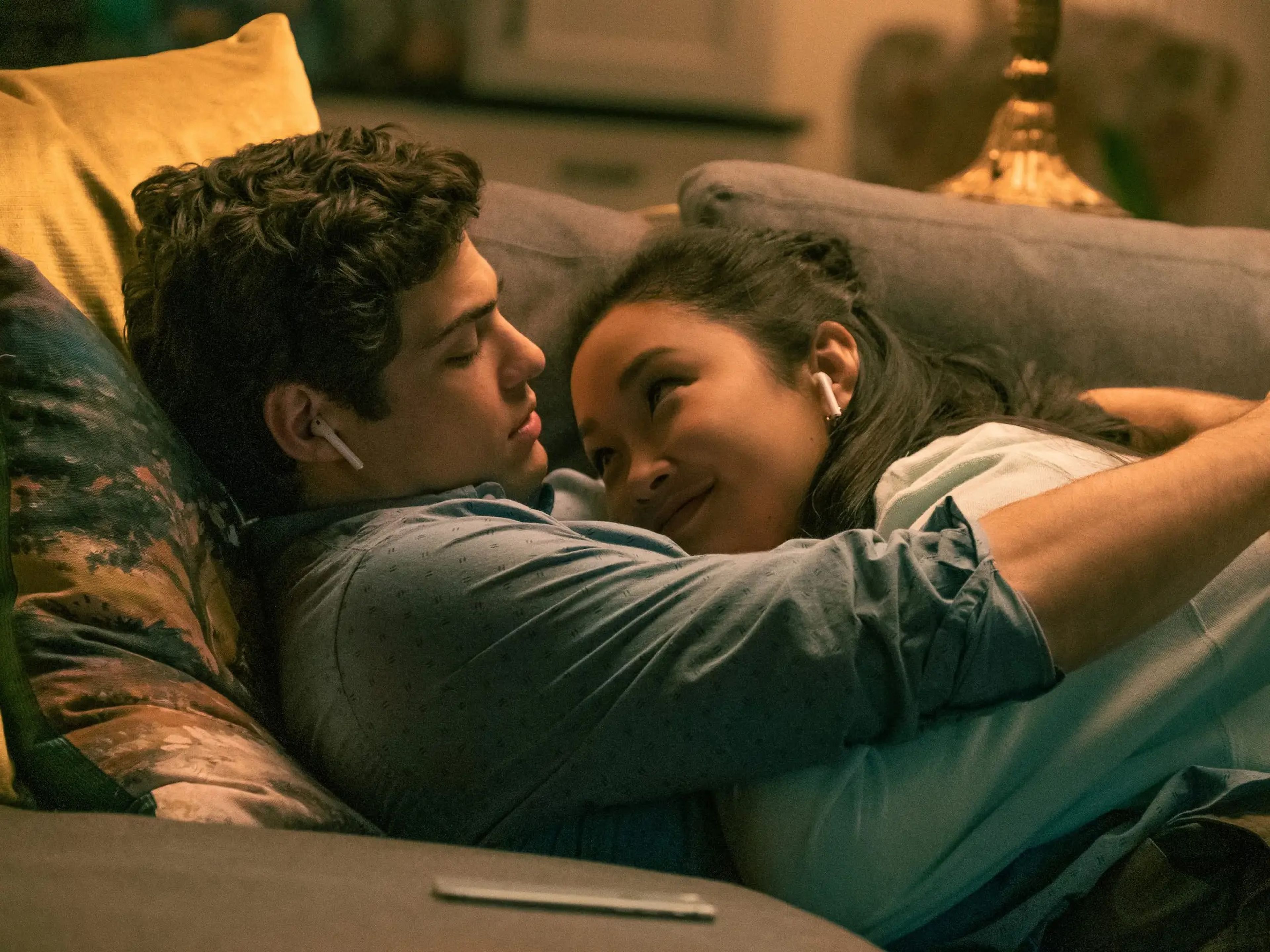 Noah Centineo y Lana Condor en 'To All the Boys: Always and Forever'.