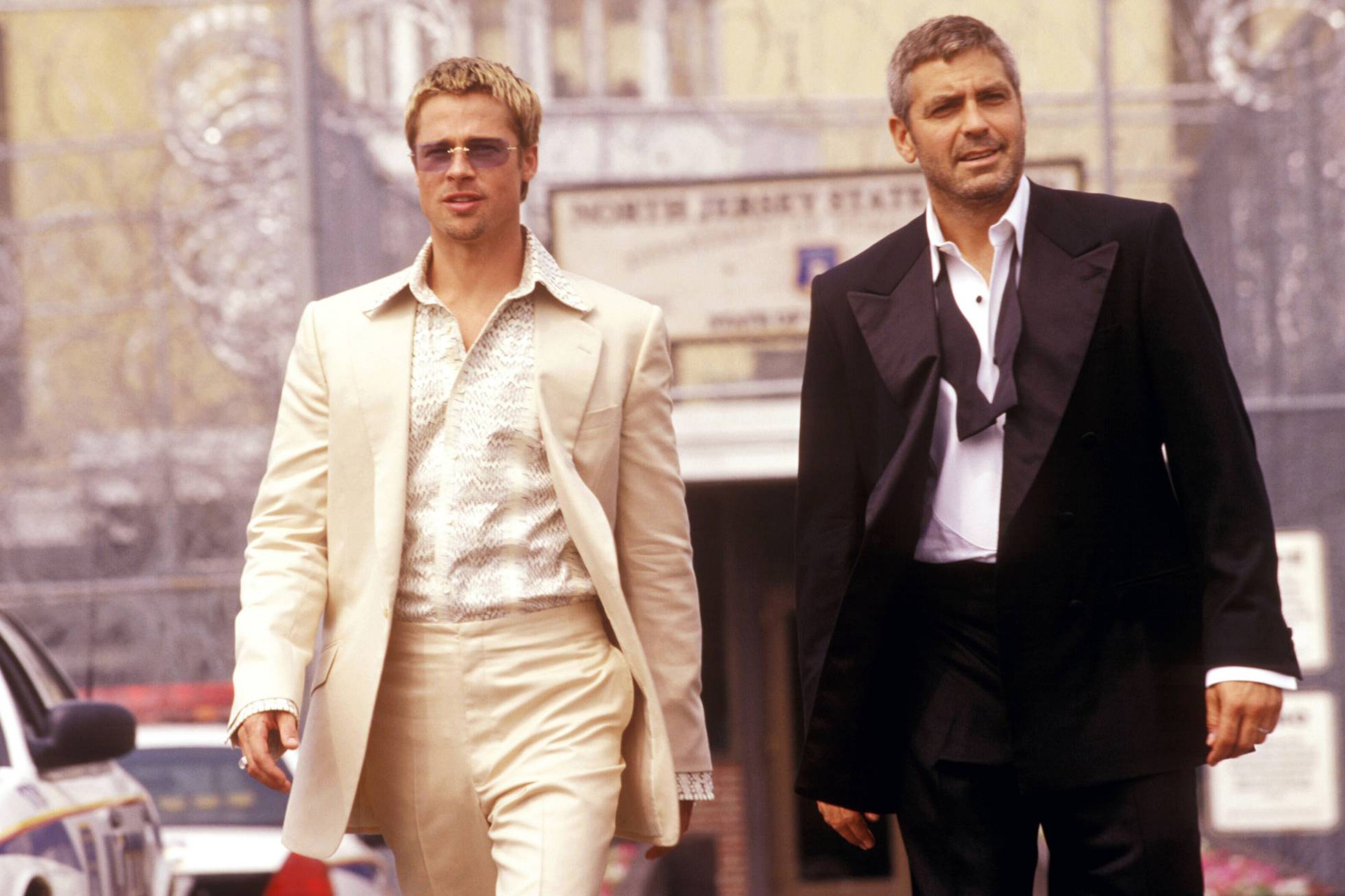 Brad Pitt y George Clooney, en una escena de la película 'Ocean's Eleven'.