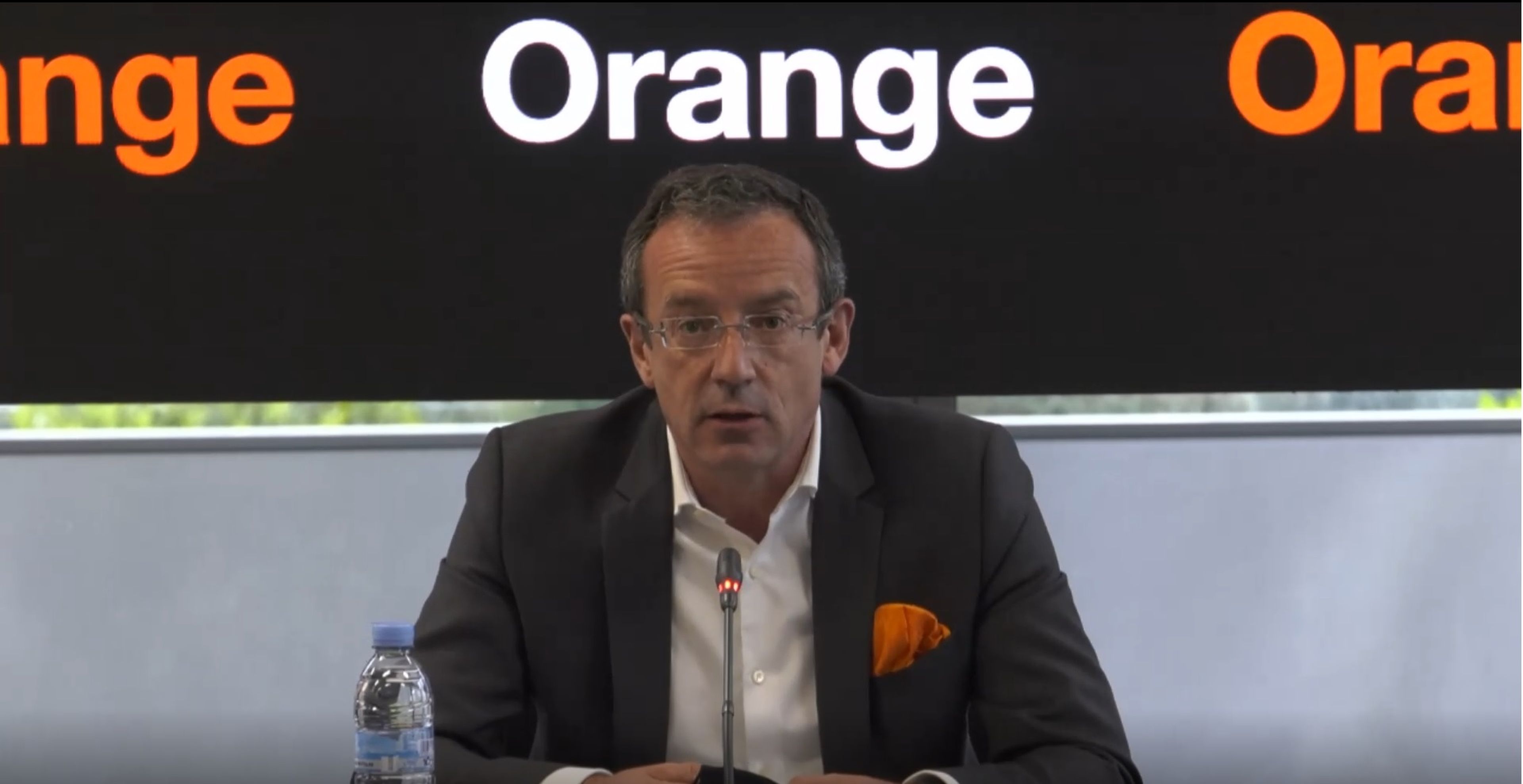 El consejero delegado de Orange España, Jean-François Fallacher, en la rueda de prensa