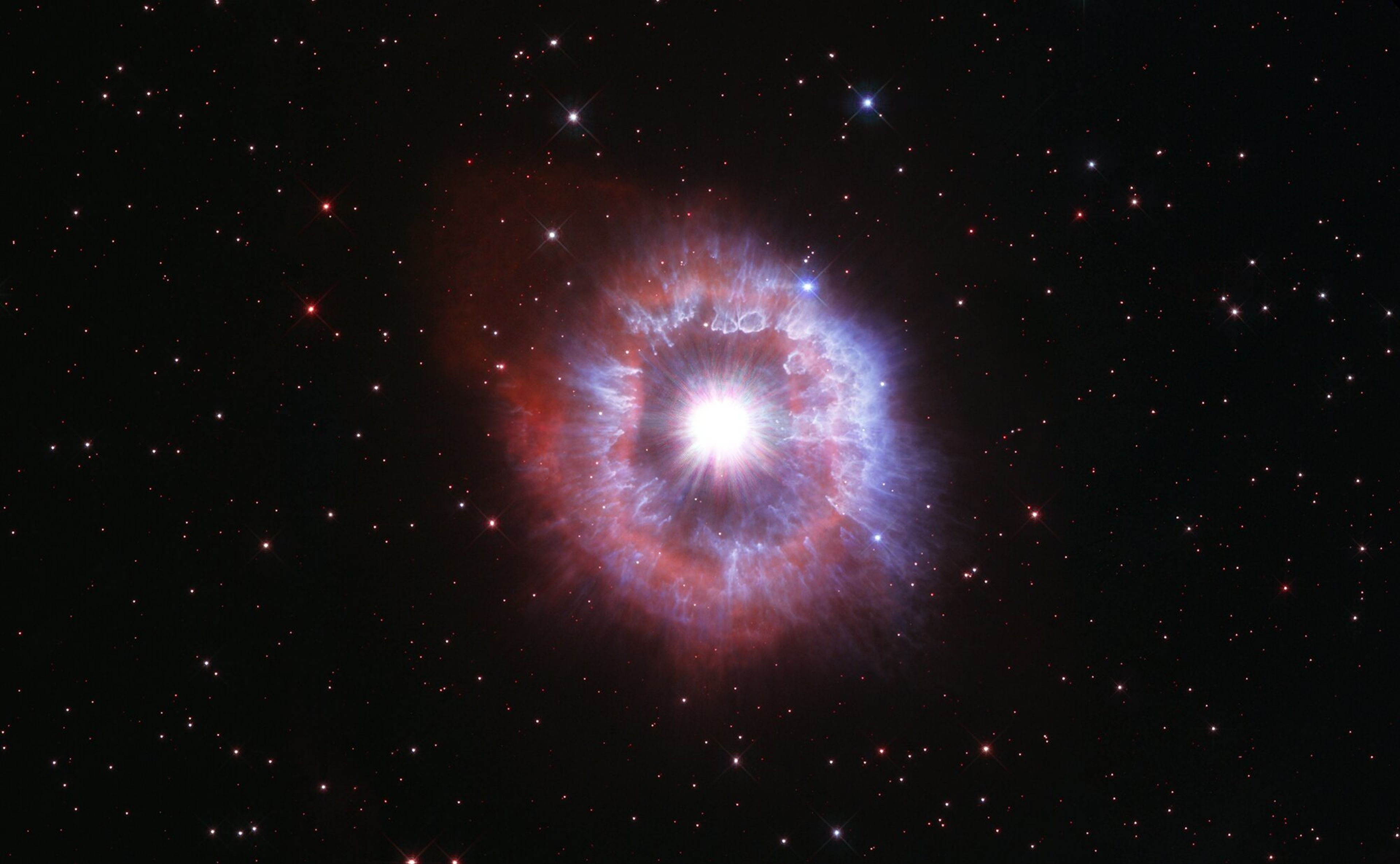 La estrella luminosa azul captada por el Hubble en su 31 aniversario.