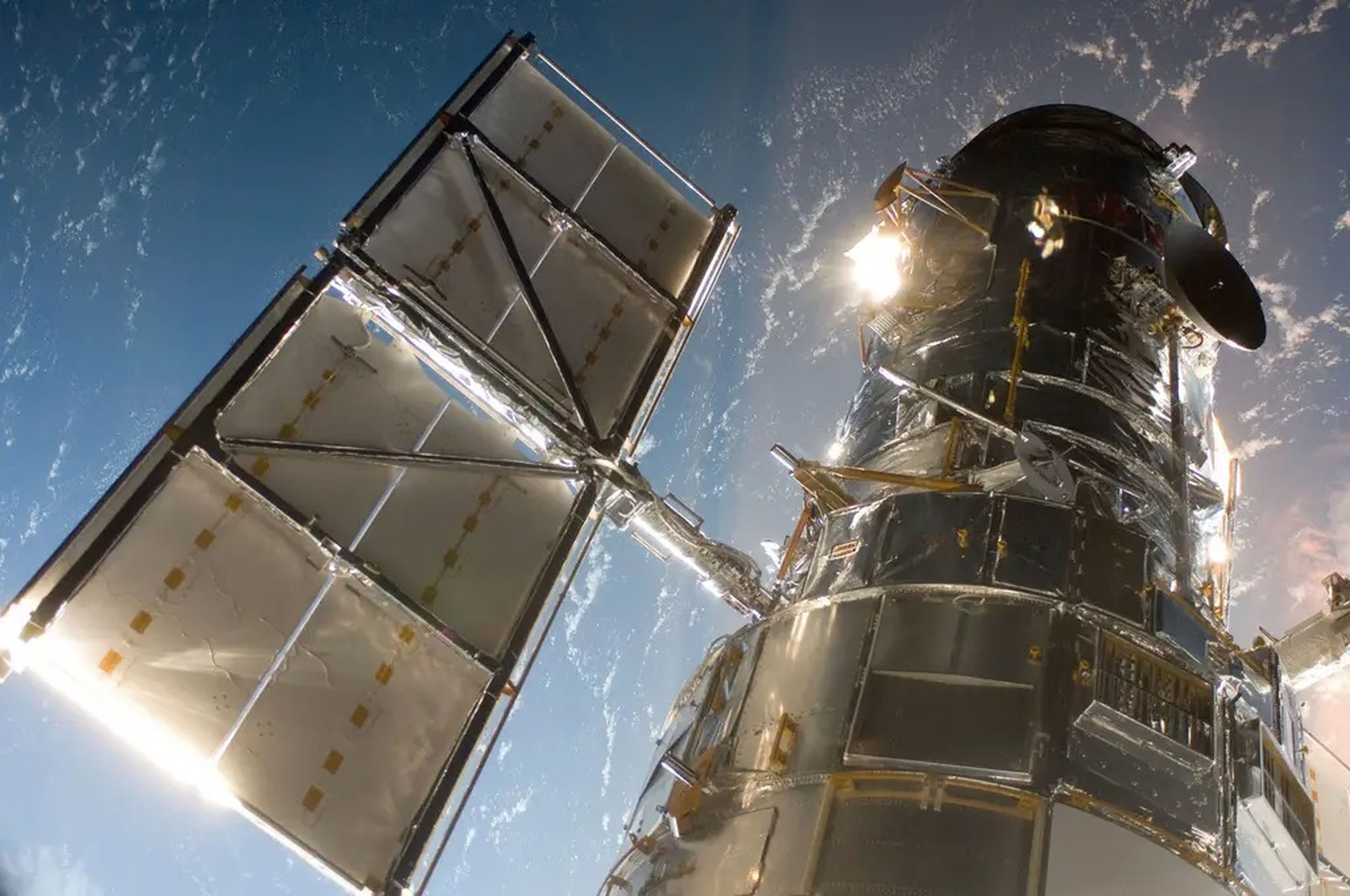 El telescopio Hubble de la NASA en órbita.