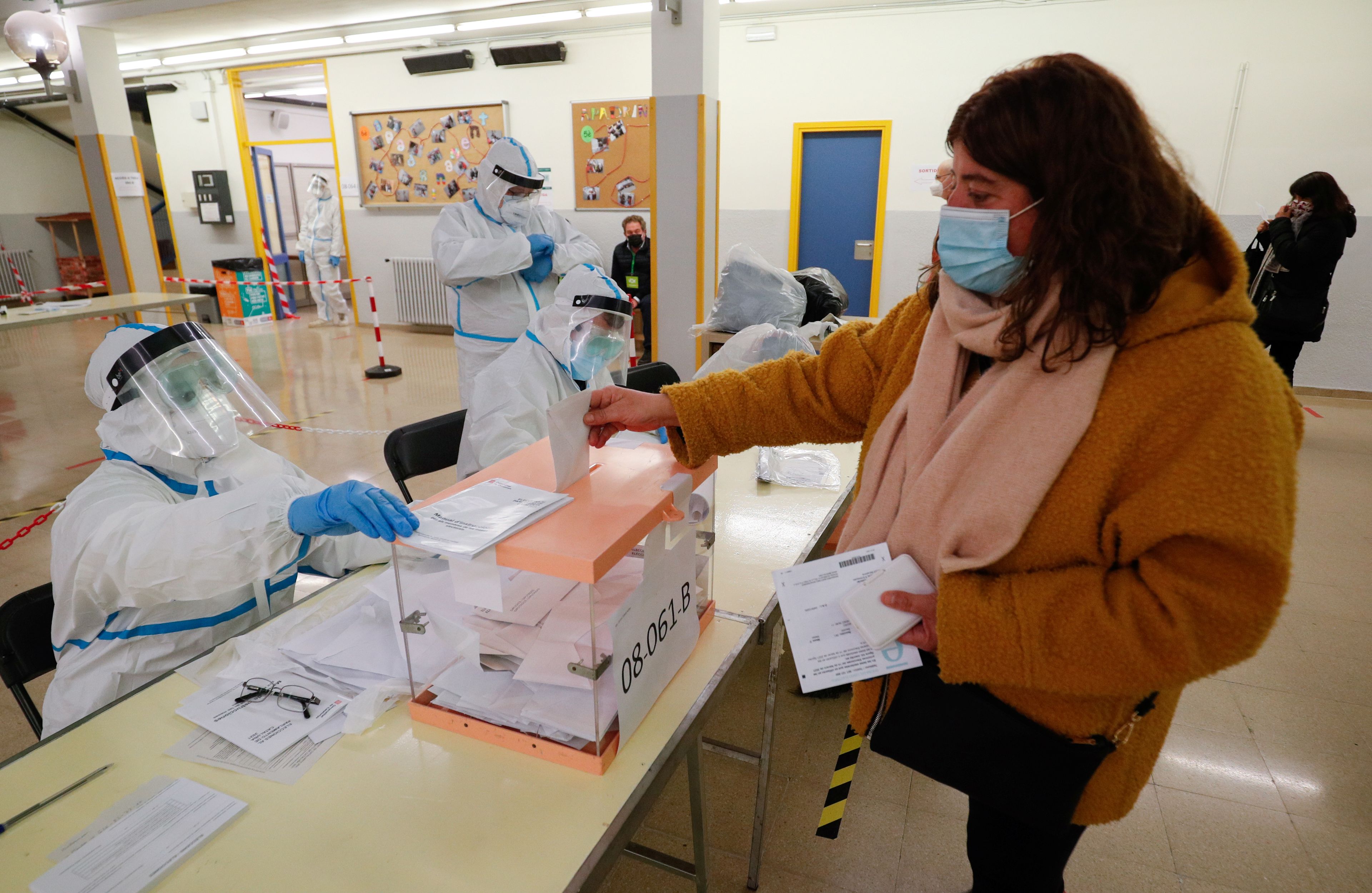 Medidas de protección anticovid para las elecciones del 4M en Madrid: horarios recomendados y protocolo para votar