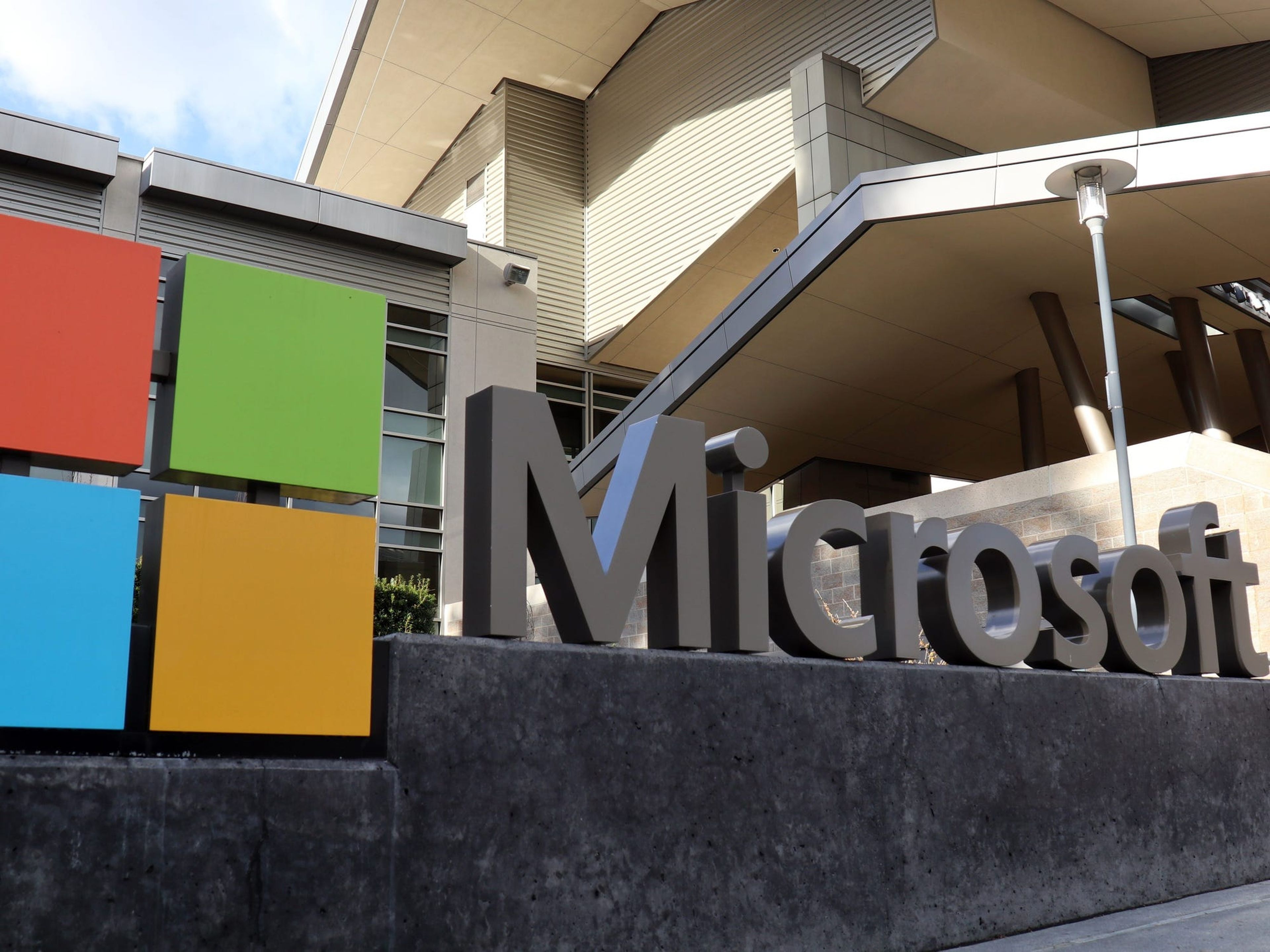 Microsoft firmó más de 5.000 contrato con el ejército de Estados Unidos.