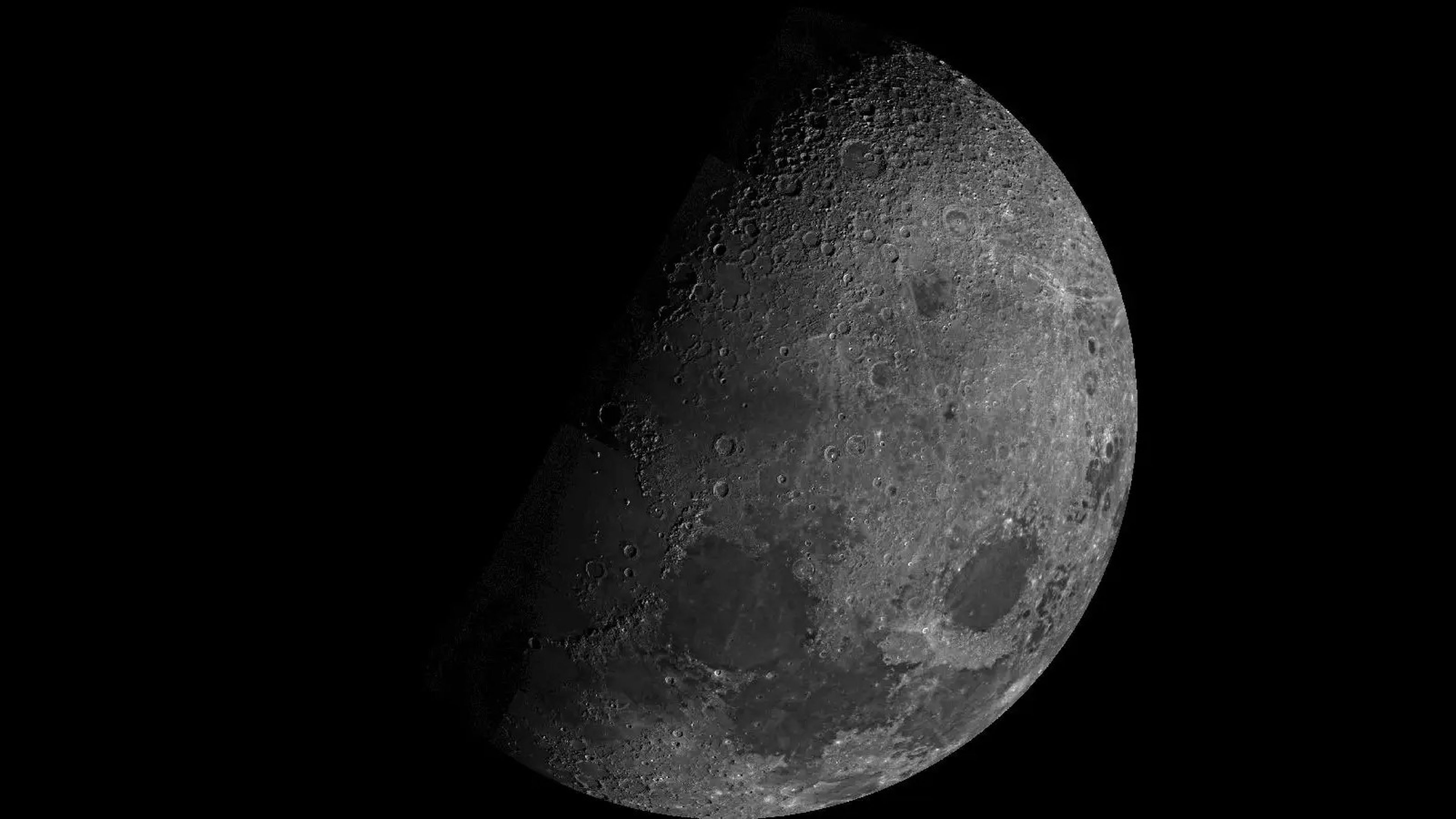 La Luna, vista por el Mariner 10 de la NASA en 1973.