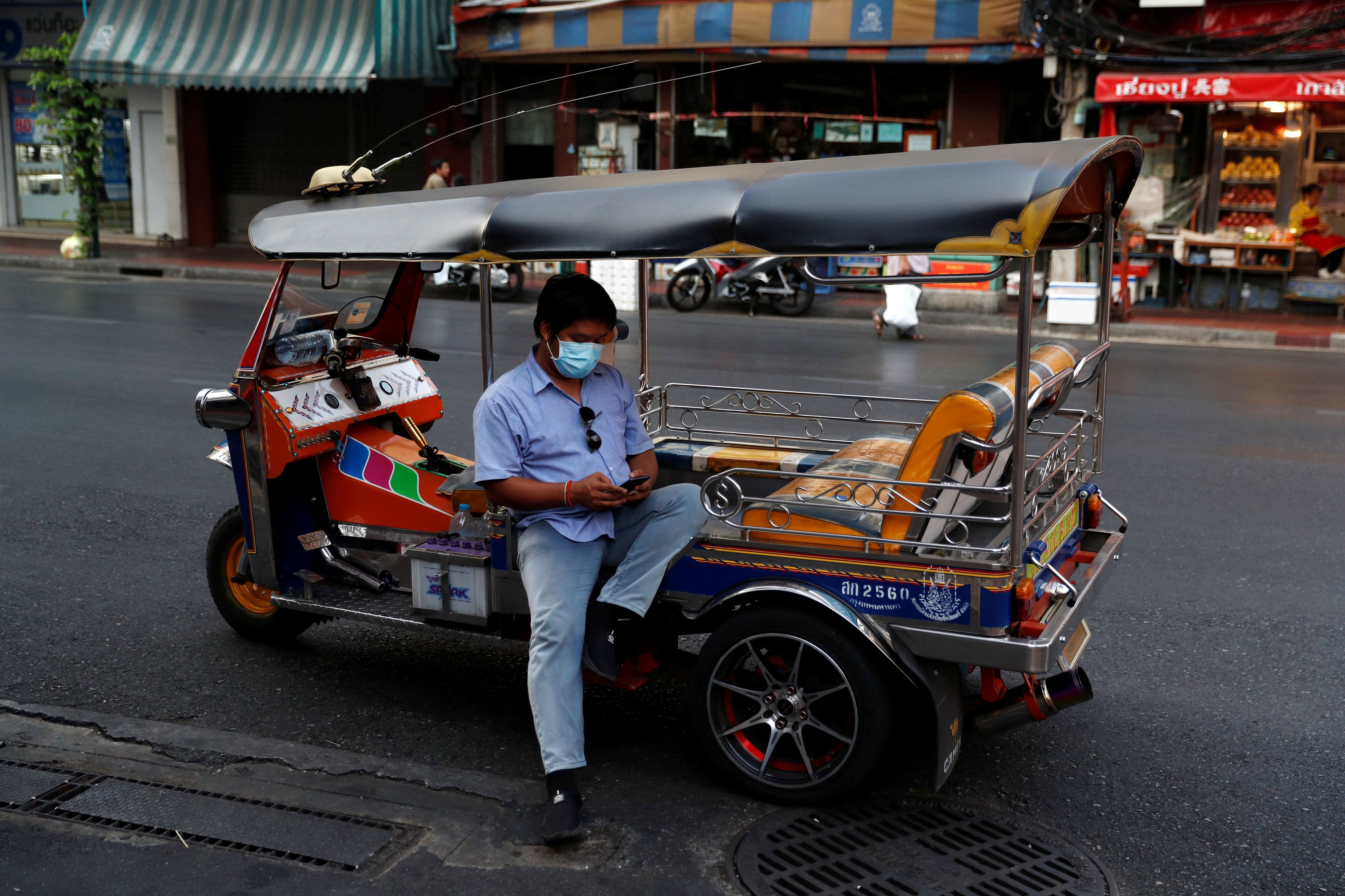 tuk tuk vehículo transporte Tailandia