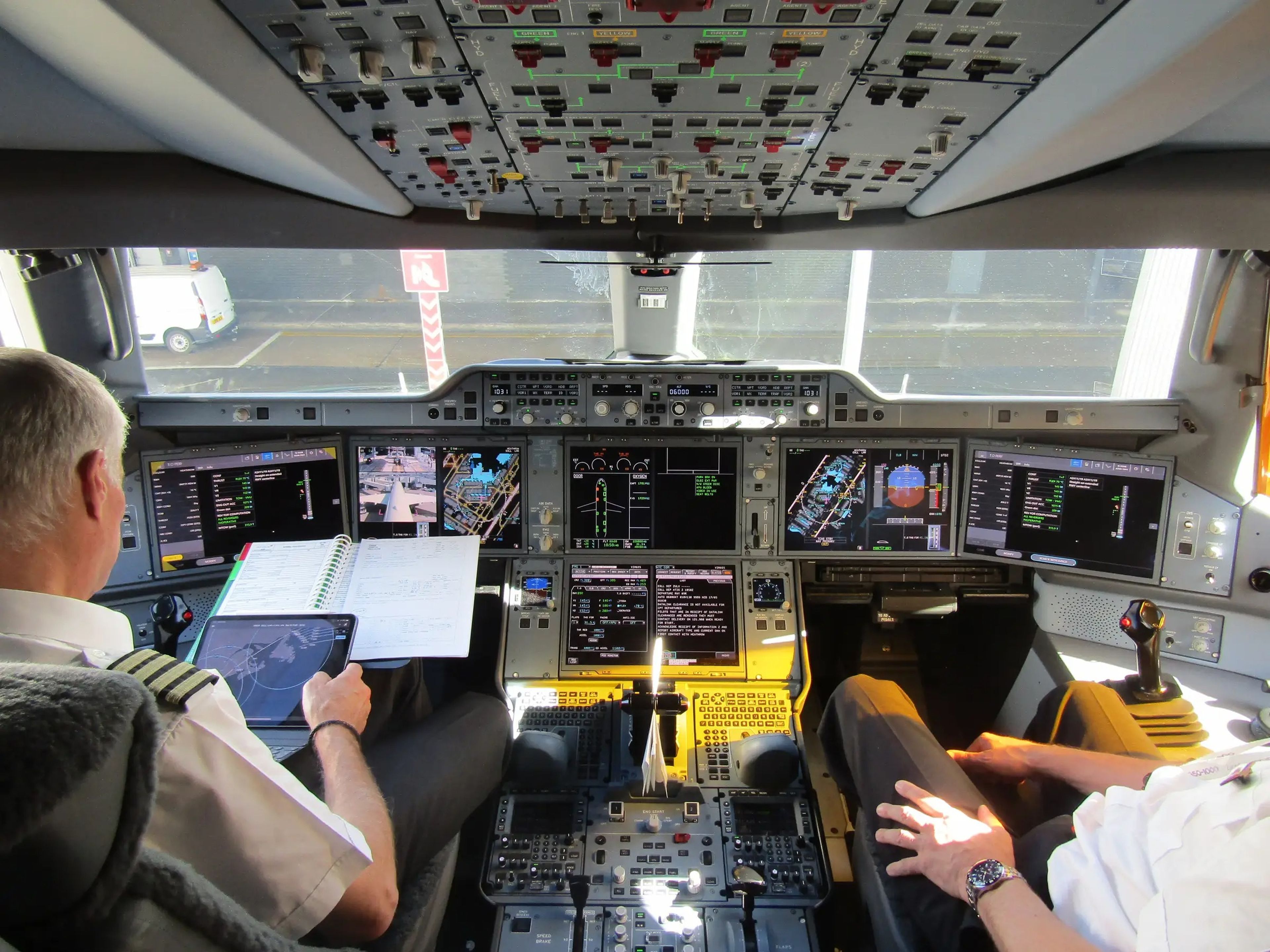 Una cabina del Airbus A350-1000 XWB.