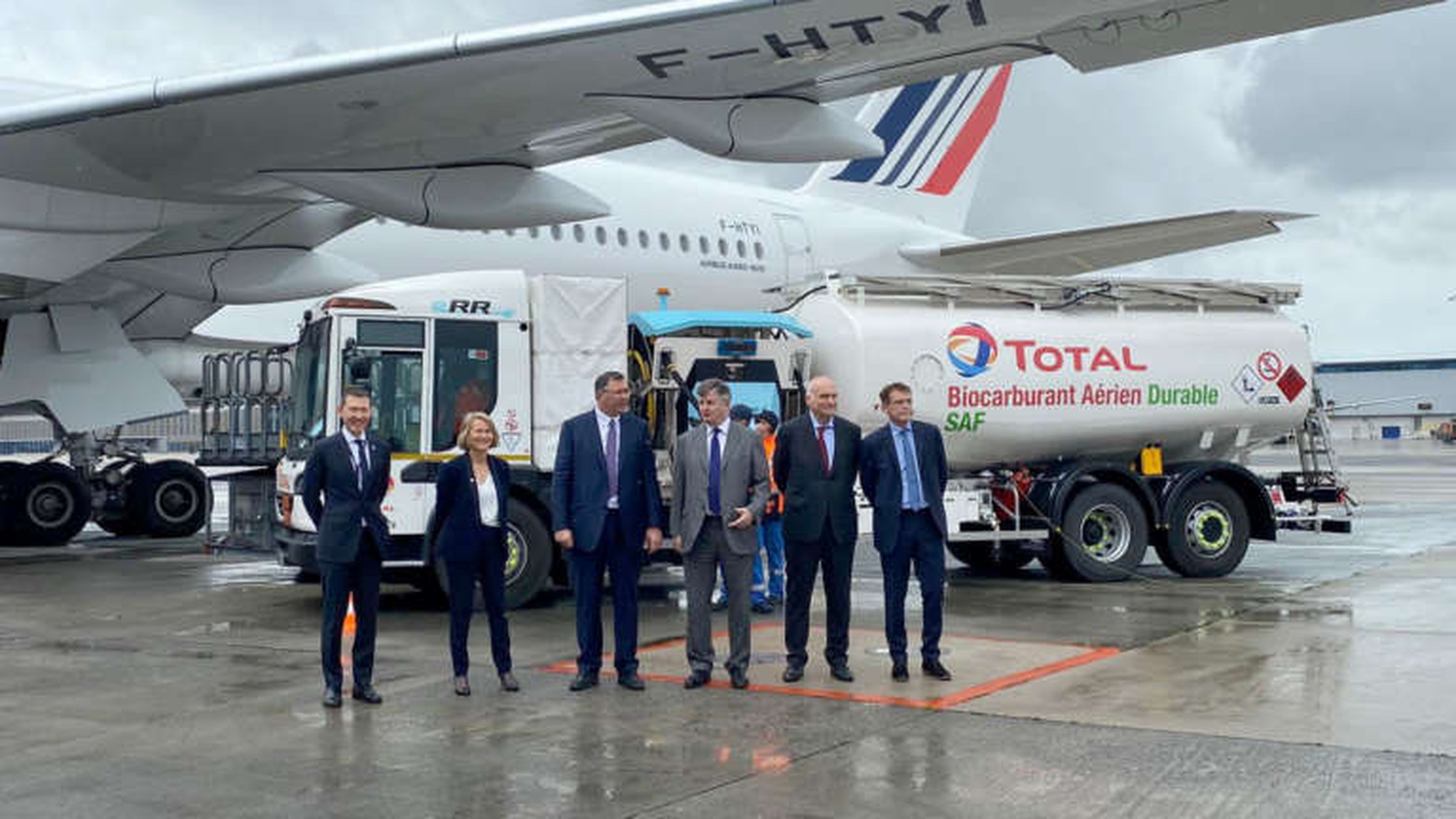 Las autoridades de las empresas que promovieron el vuelo con biocombustible (Air France)