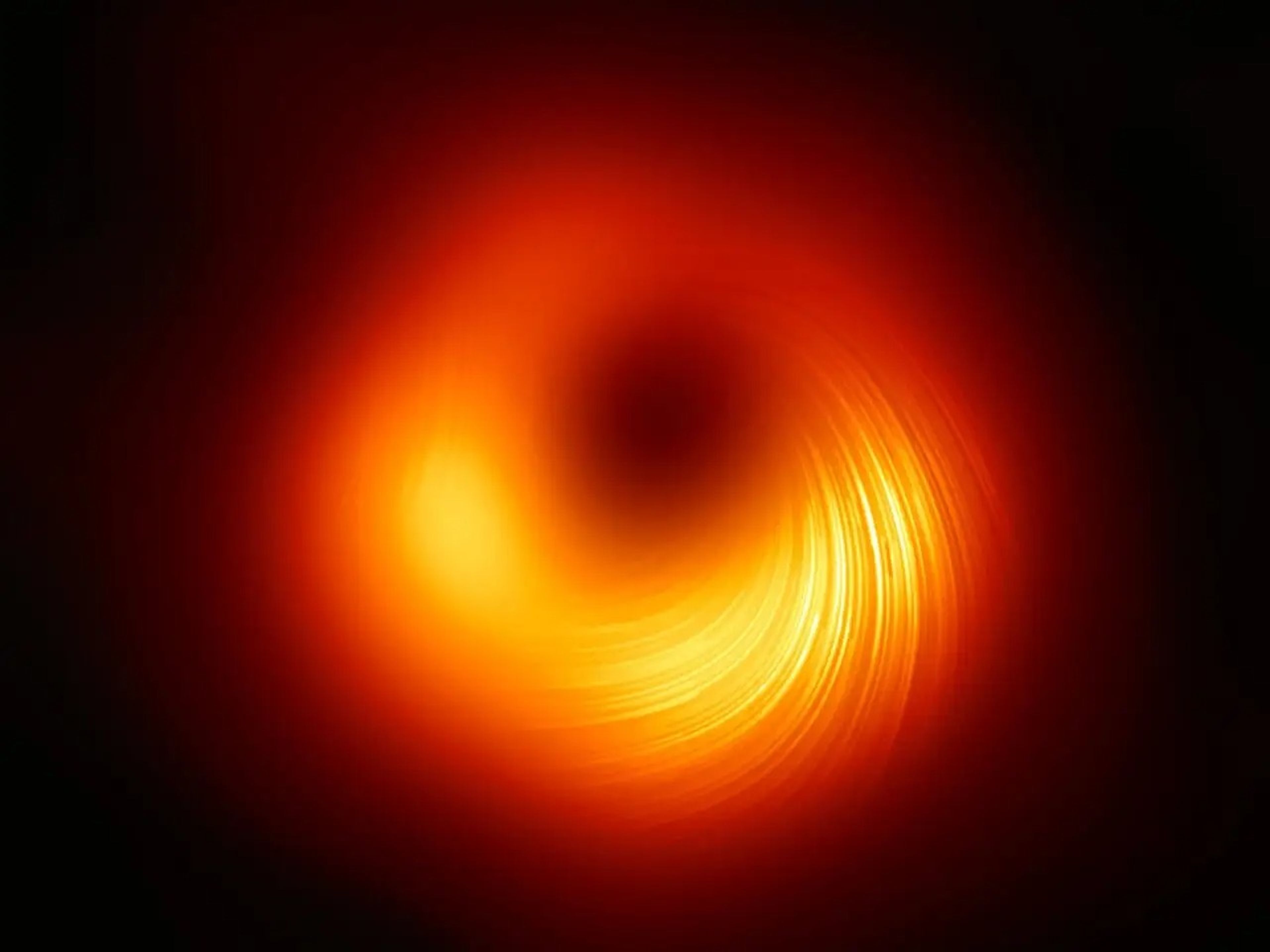 Vista del agujero negro supermasivo M87 bajo luz polarizada.