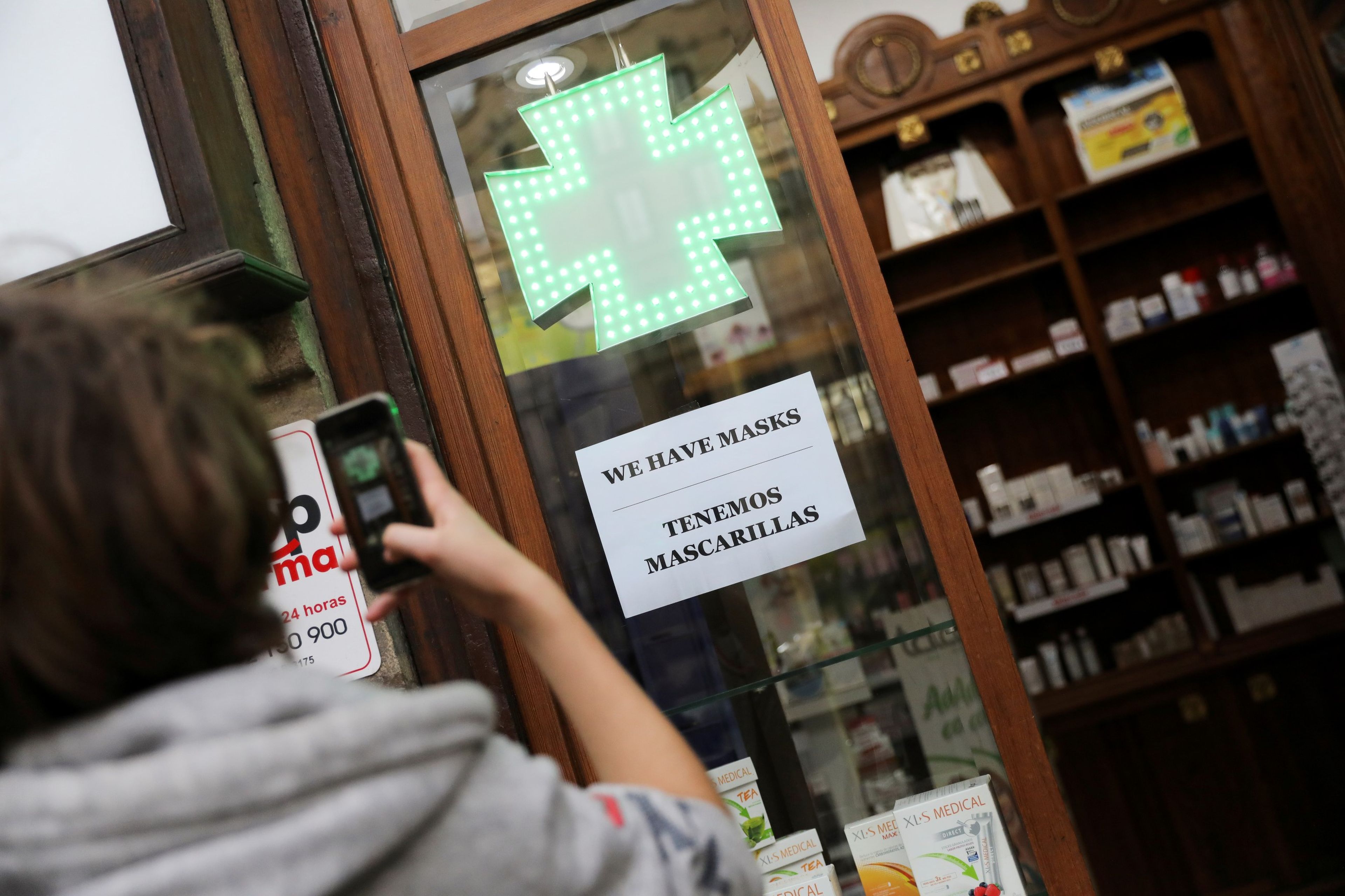 Una farmacia española en plena pandemia de coronavirus