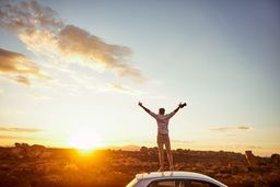 Hombre libre en la naturaleza