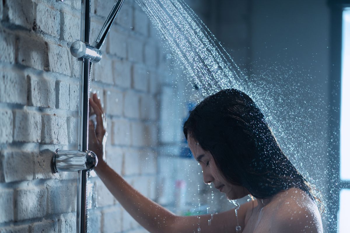 Por qué no hay que lavarse la cara en la ducha de esta forma | Business ...