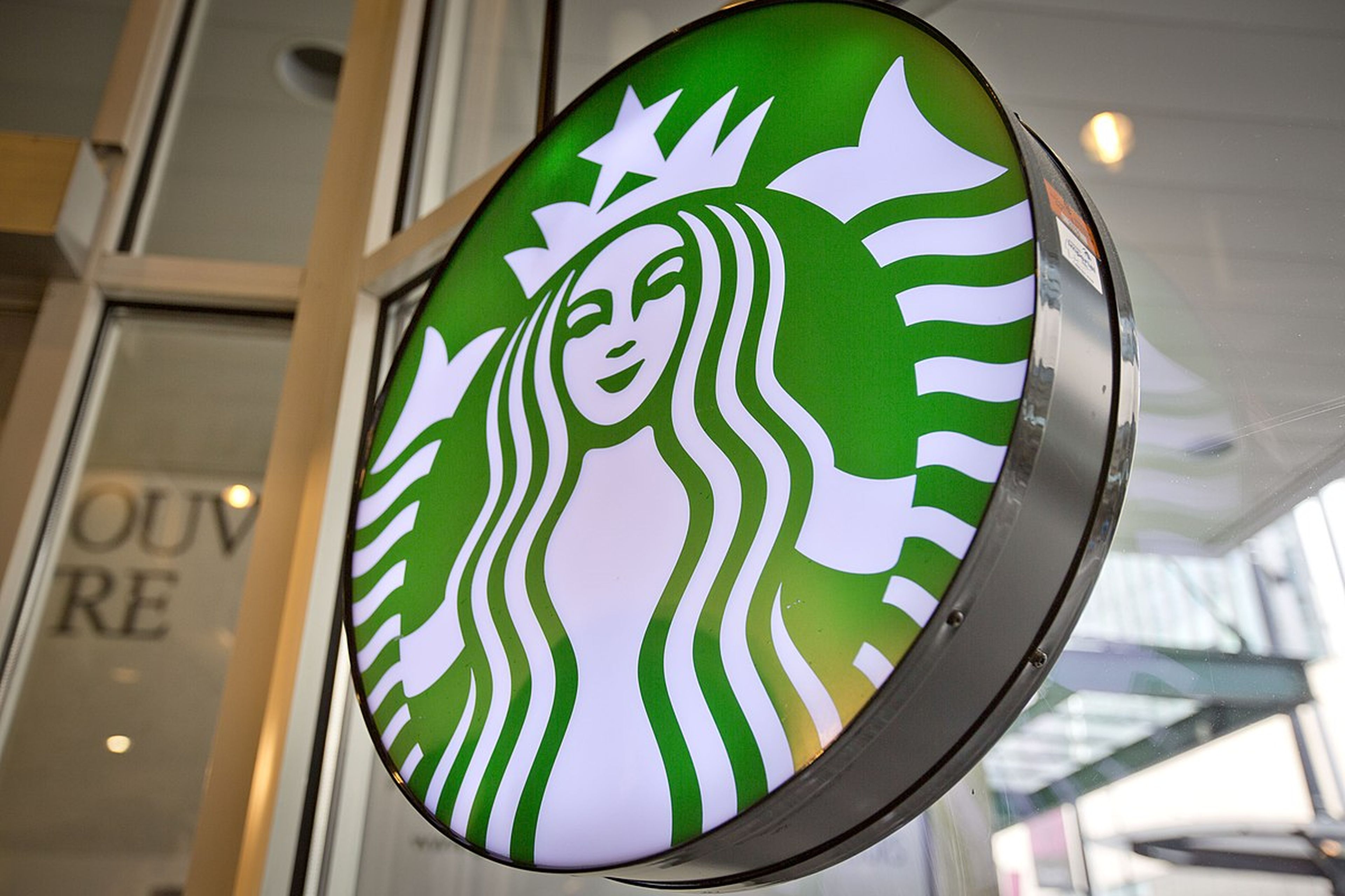 Logo de Starbucks (GoToVan – Wikimedia)