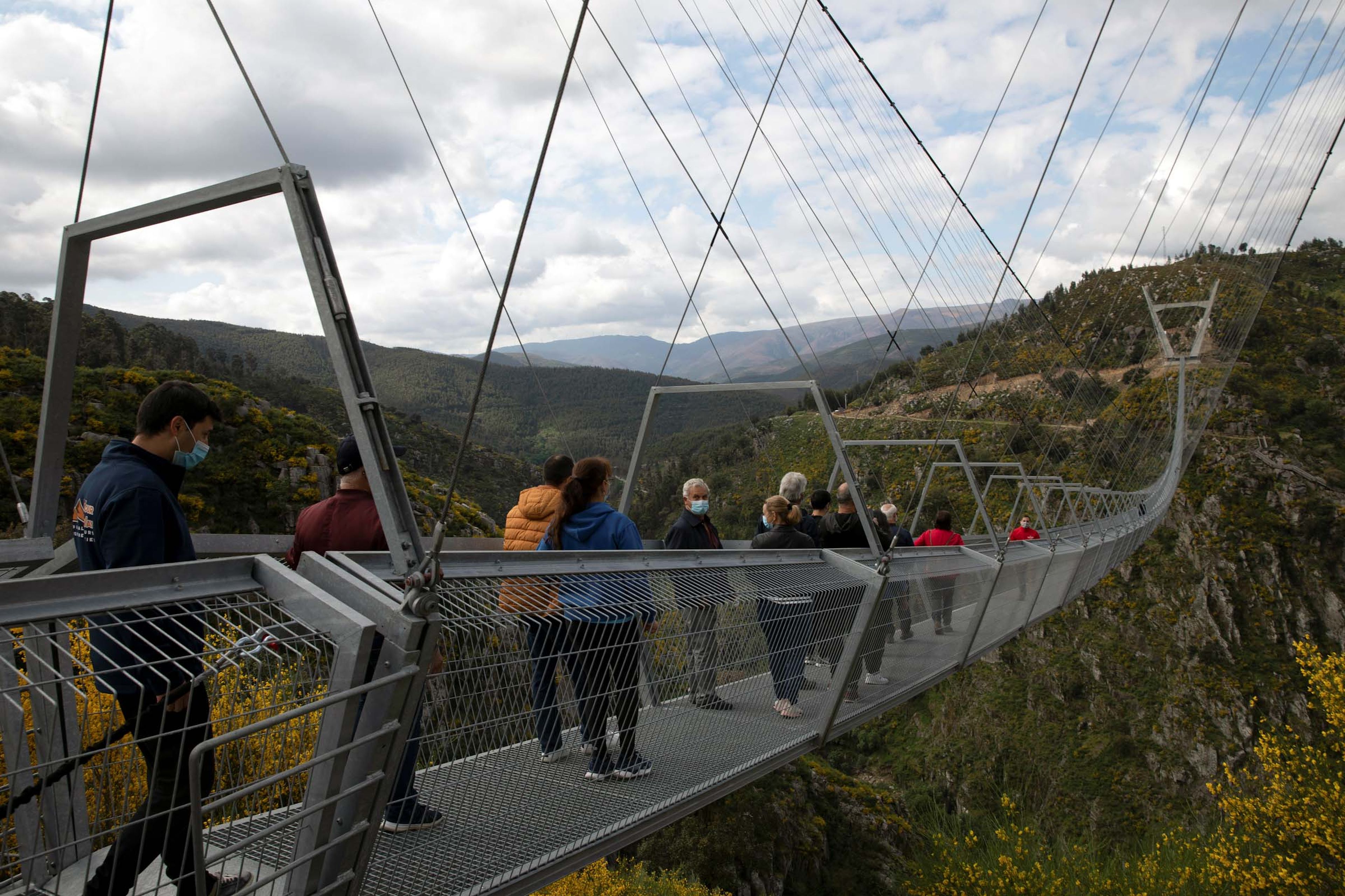 Así es el puente colgante peatonal más largo del mundo, en Portugal y abierto al público