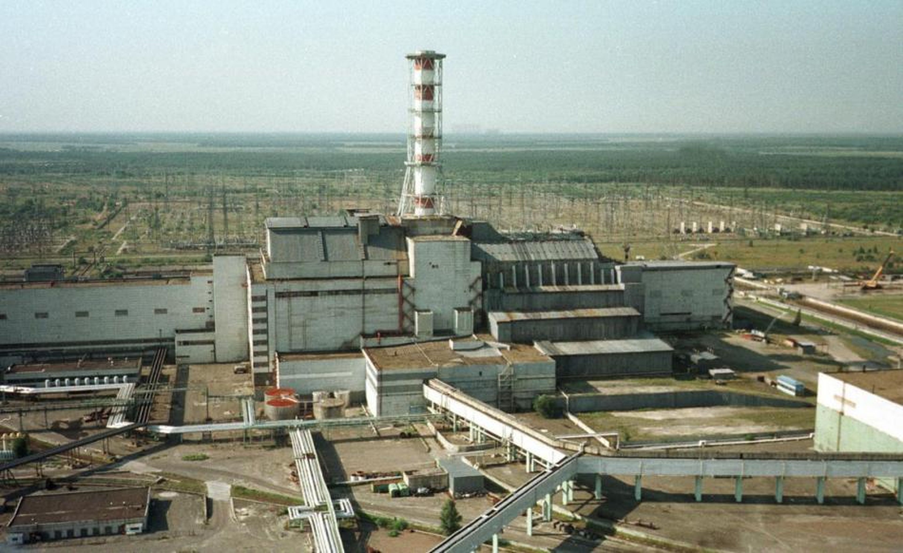 El sarcófago de Chernobyl en 1998.