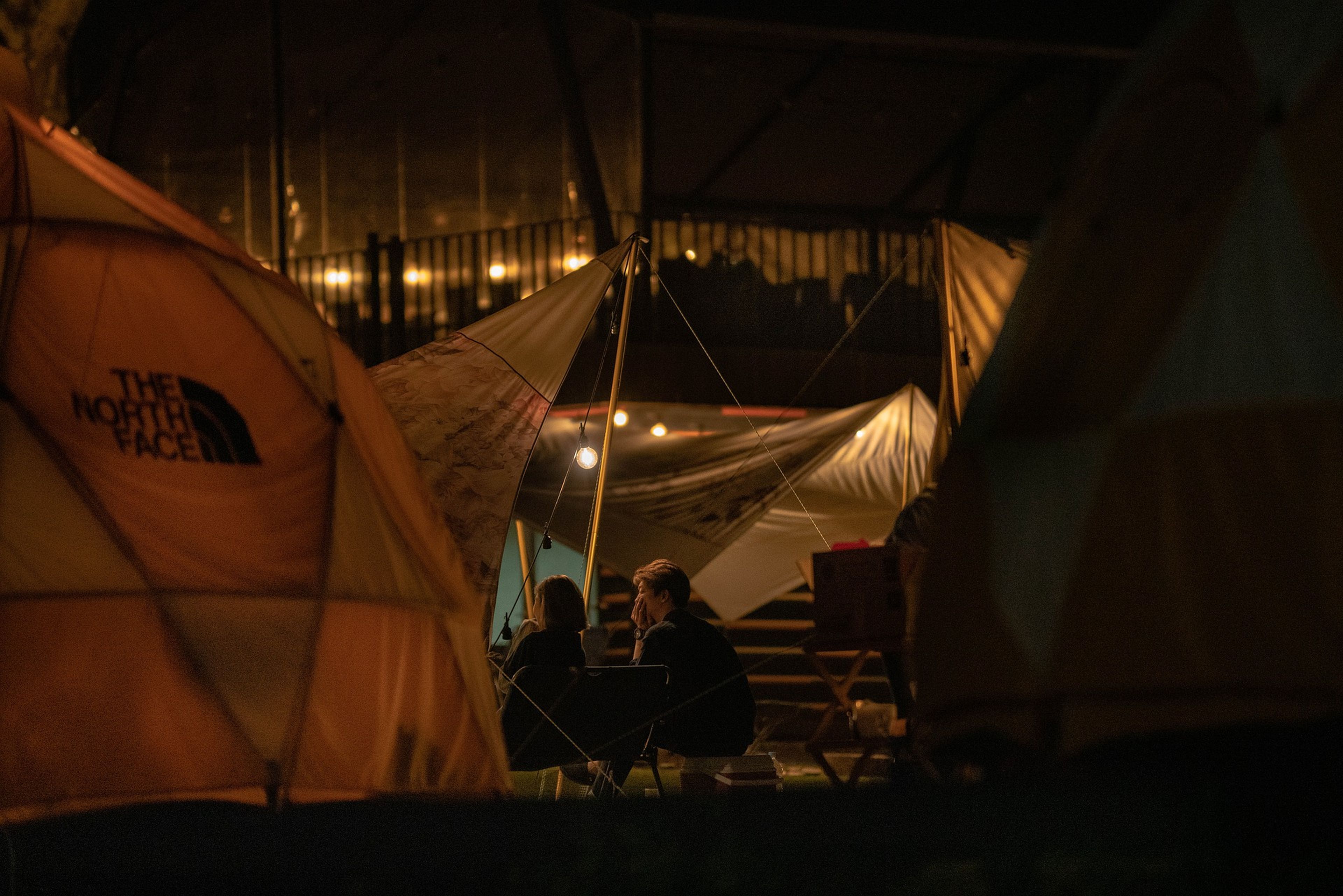 Acampar acampada familia amigos
