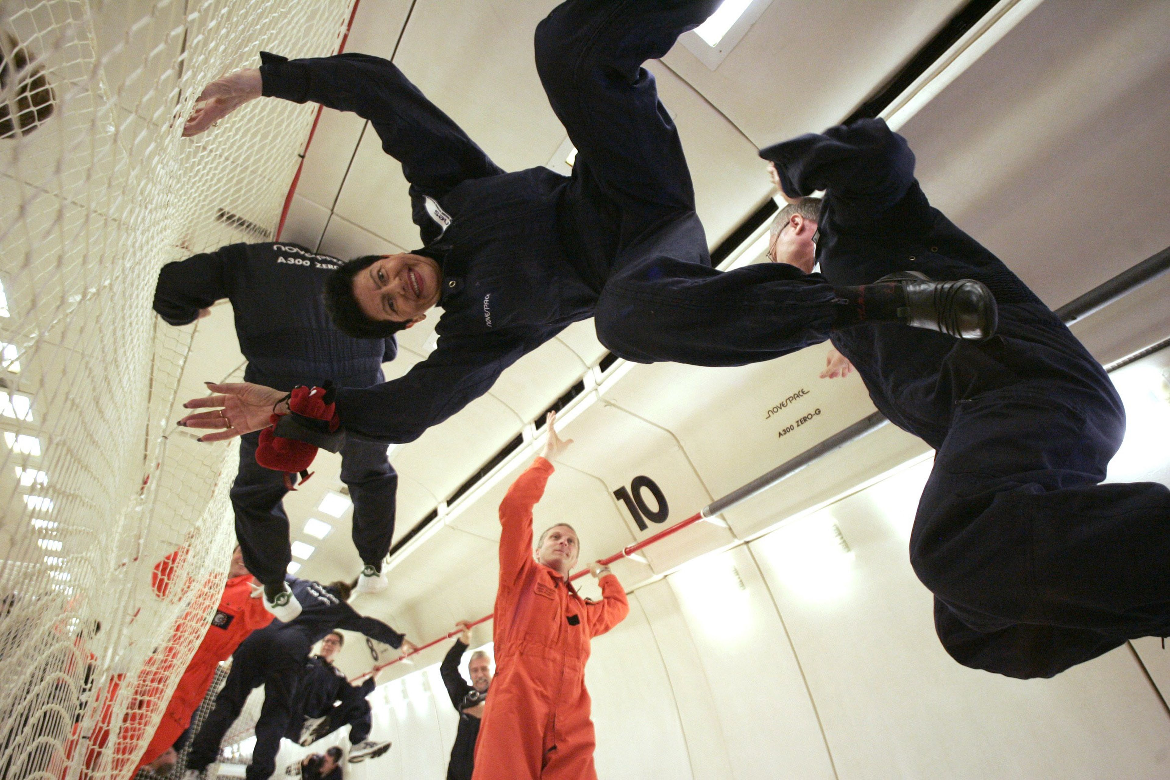 Astronautas prueban el Airbus Air Zero-G, el avión para probar la ingravidez sin salir de la atmósfera.