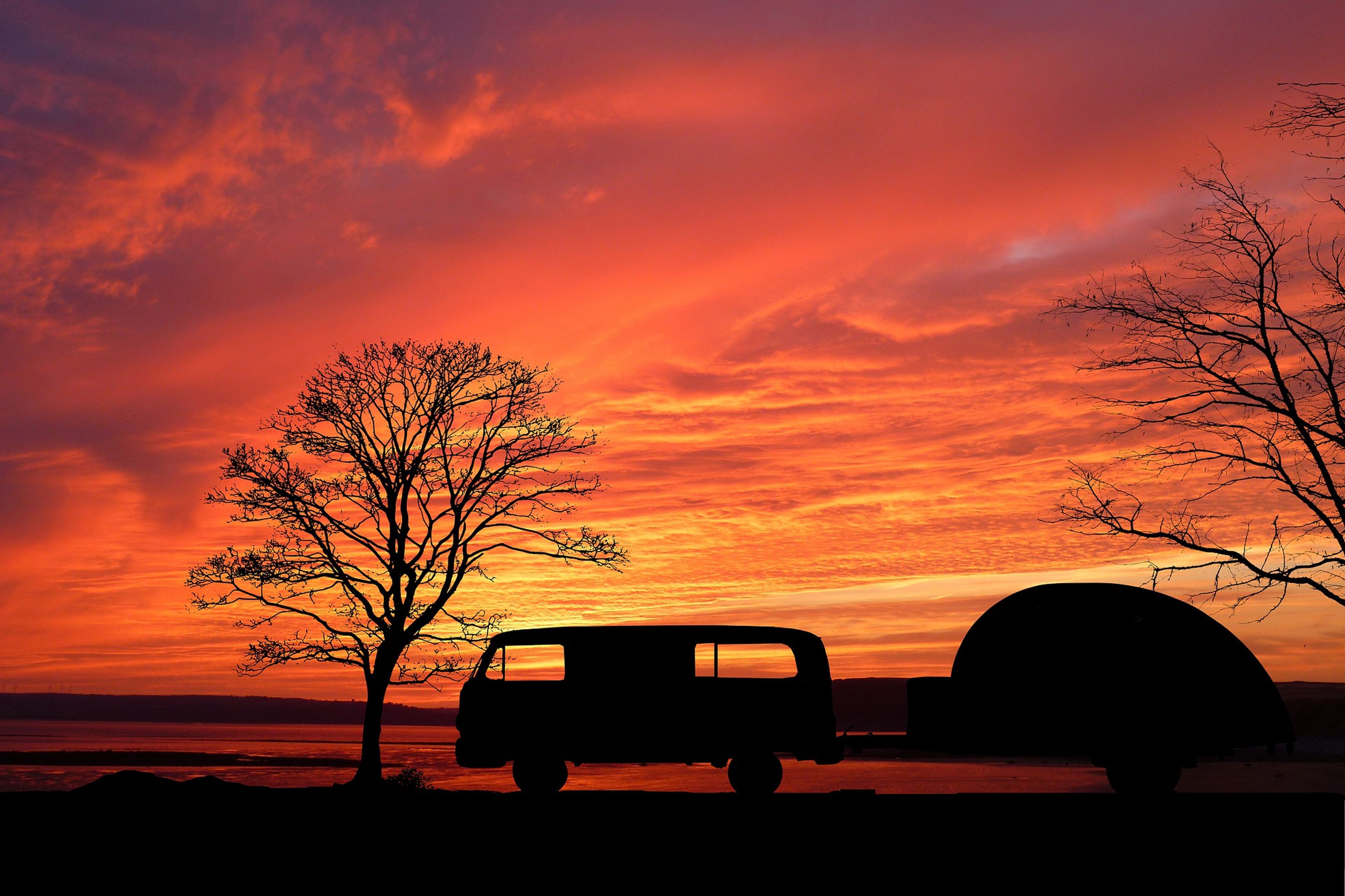 Caravana puesta de sol