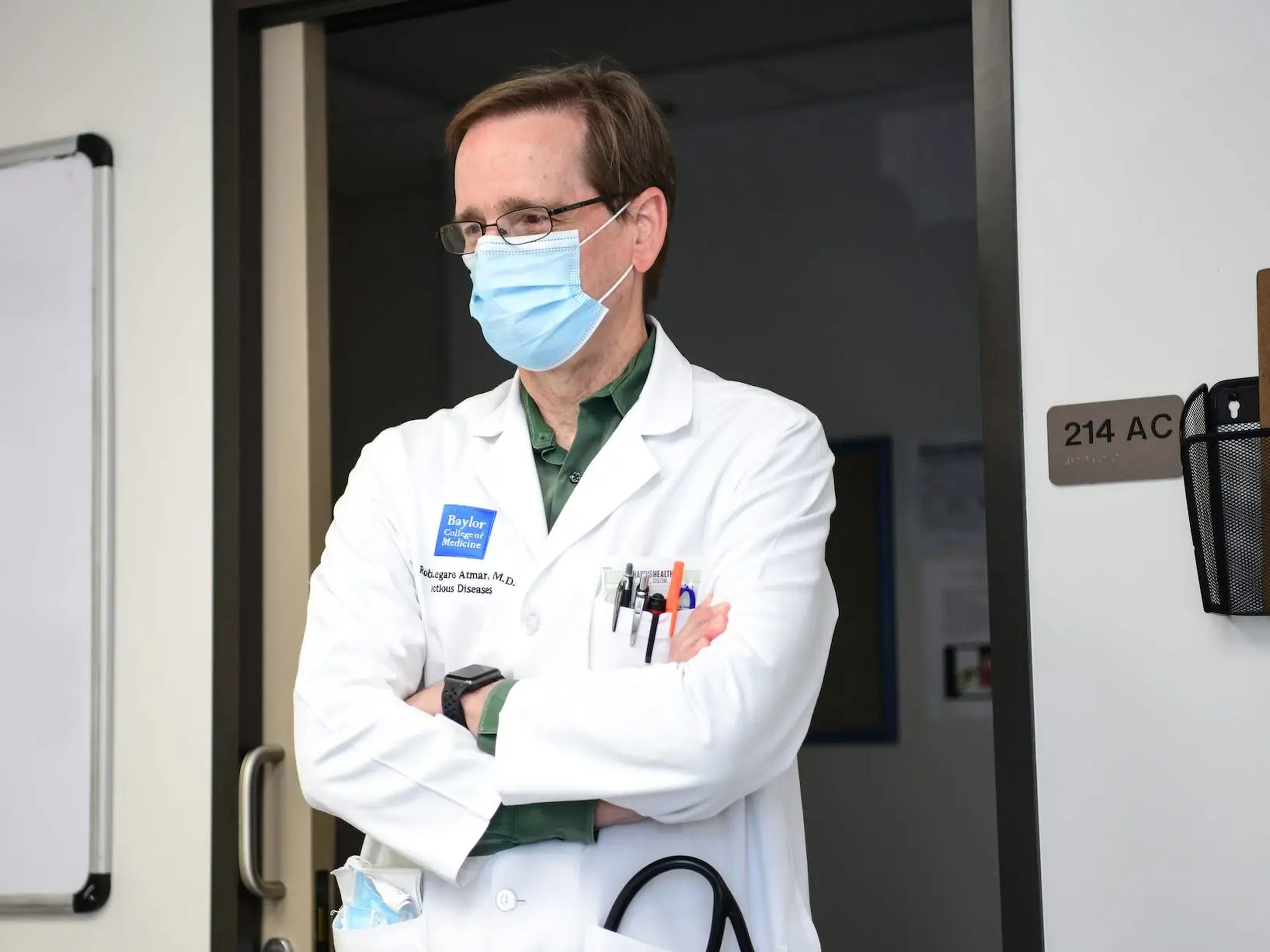 El doctor Robert Atmar dirige el estudio de dosis de refuerzo en el Baylor College of Medicine en Texas.
