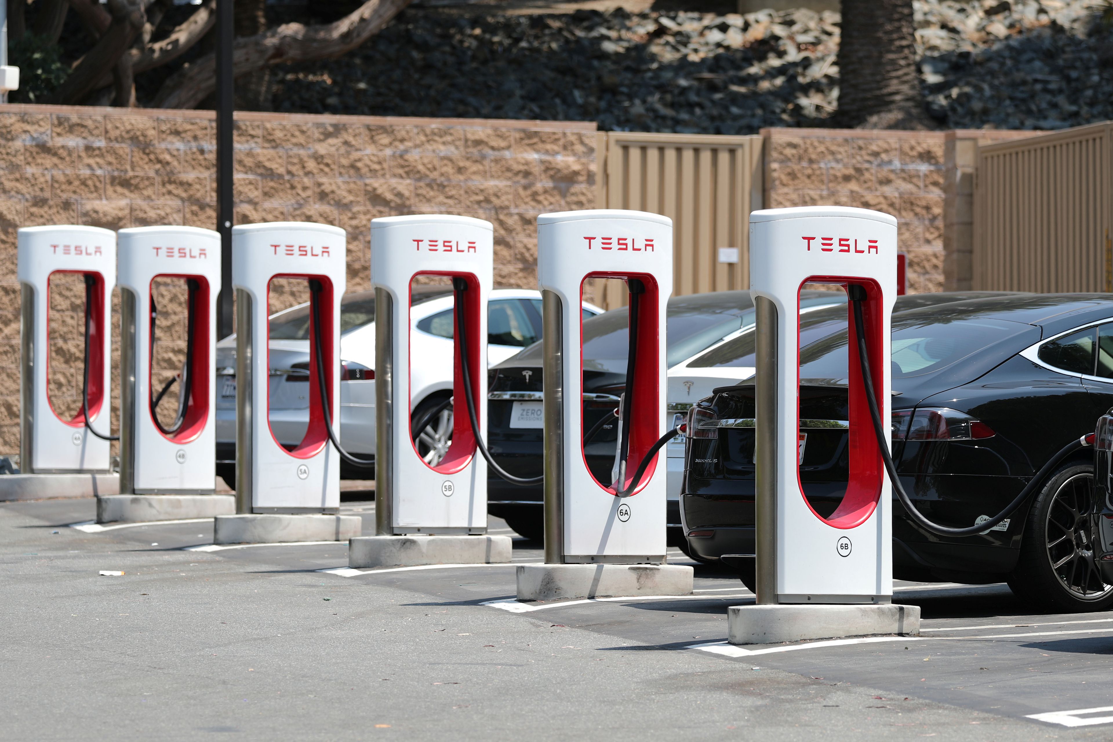 Estación de supercargadores de Tesla en Los Ángeles (California EEUU)