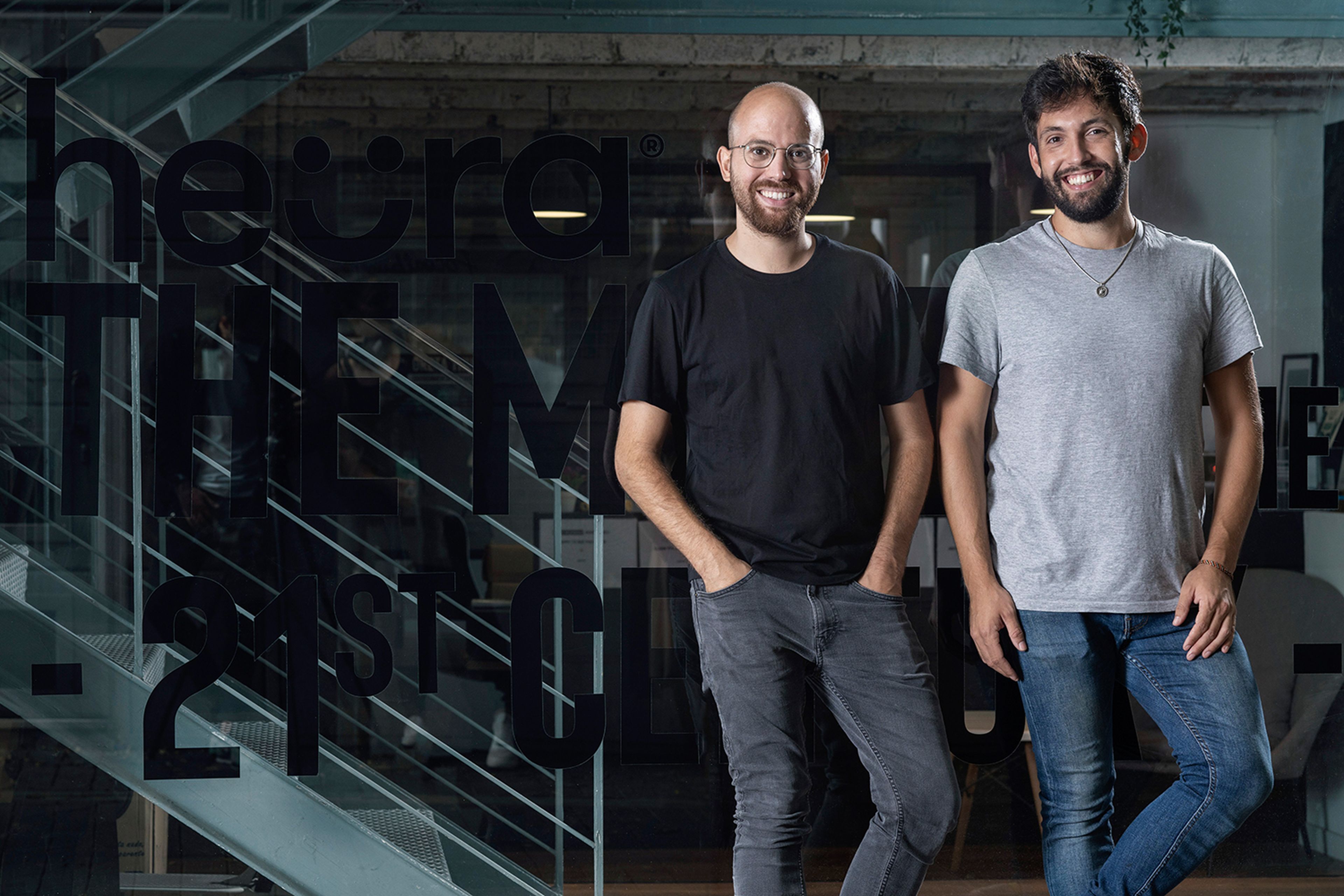 De izquierda a derecha, los fundadores de la startup de carne vegetal Heura Foods, Marc Coloma y Bernat Añaños.